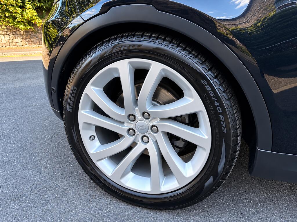 Land Rover Discovery view 16