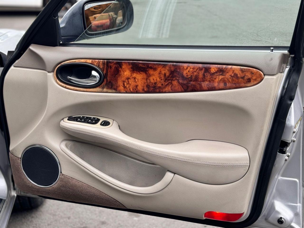 Jaguar XJ view 15