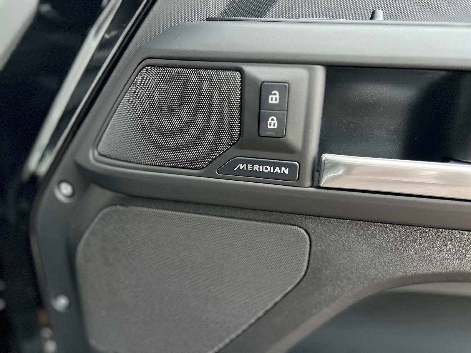 Land Rover Defender view 16