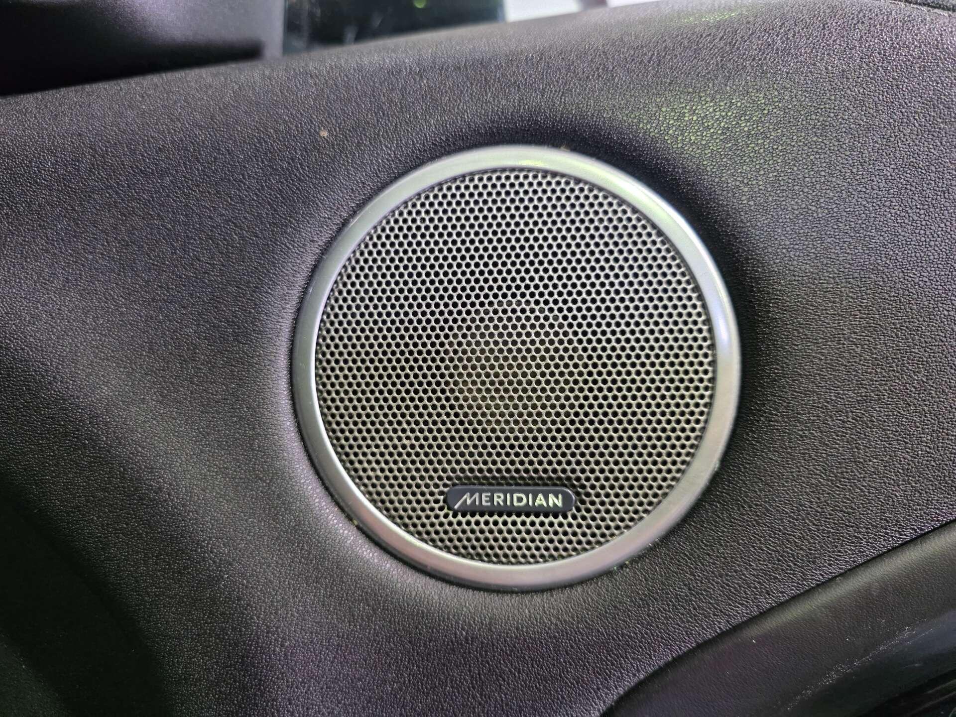 Land Rover Range Rover Evoque view 16