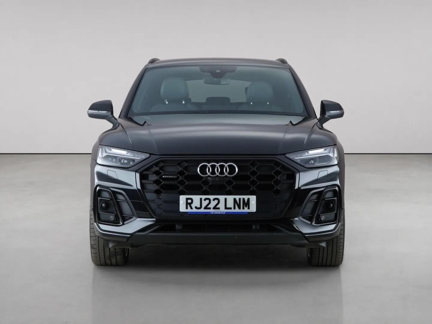 Audi Q5 view 5