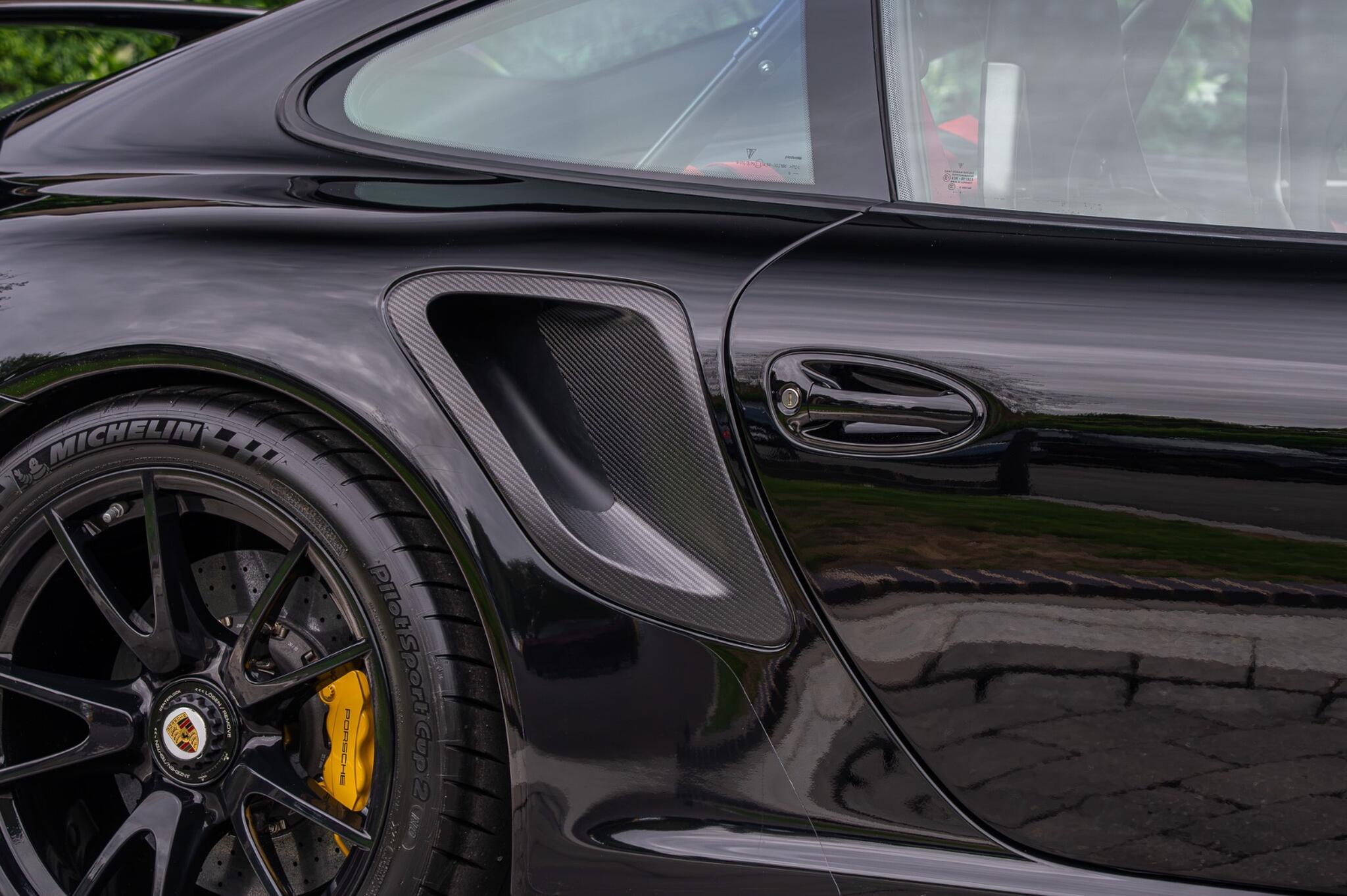 Porsche 911 view 50