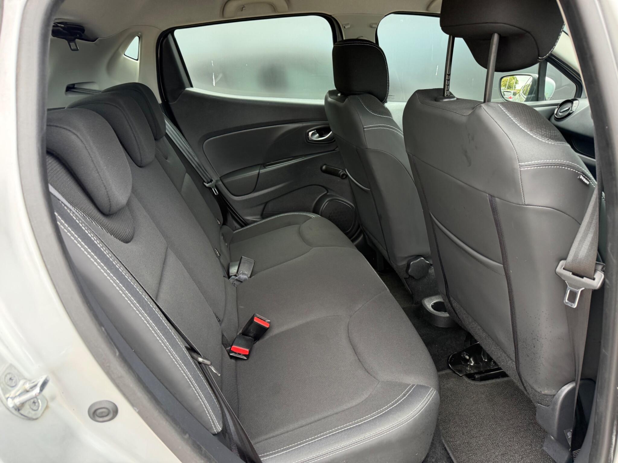 Renault Clio view 15