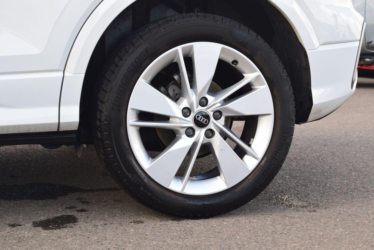 Audi Q2 view 16