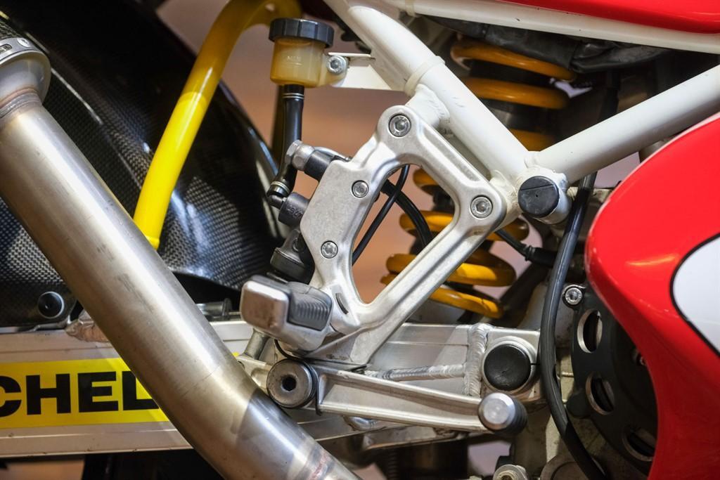Ducati 888 view 7