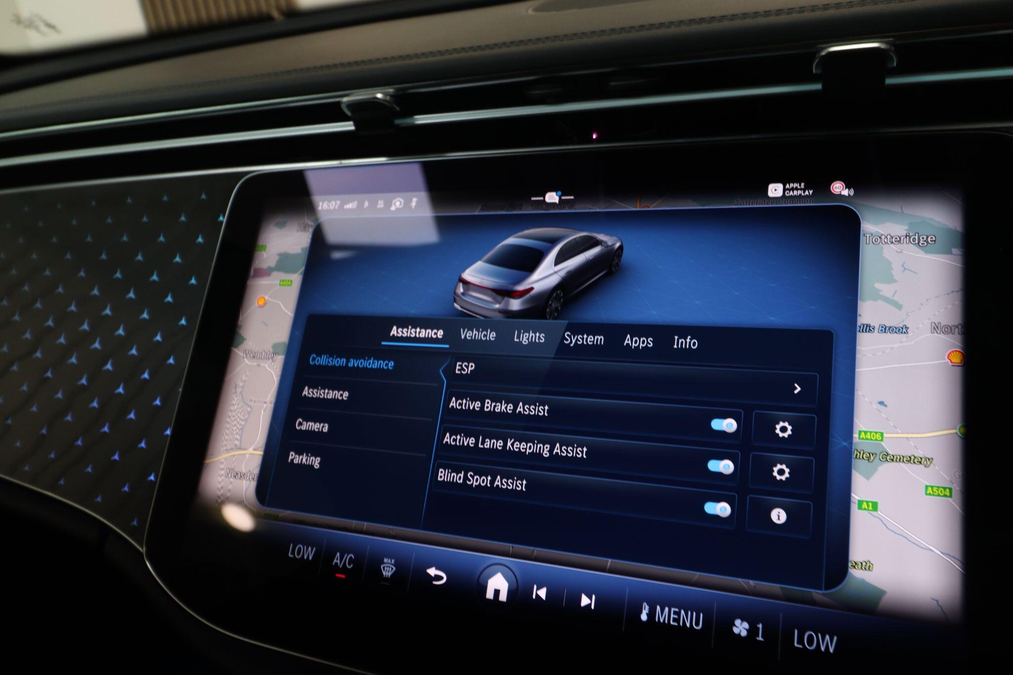 Mercedes-Benz E Class view 28