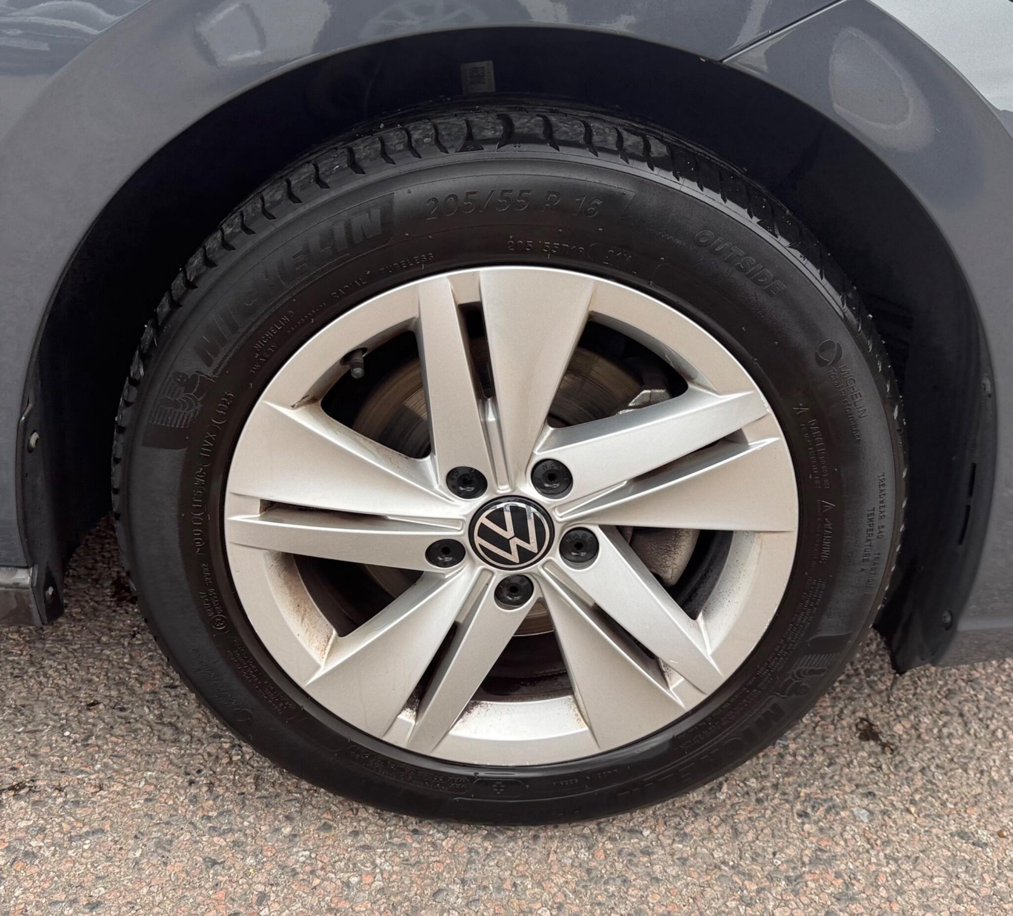 Volkswagen Golf view 10