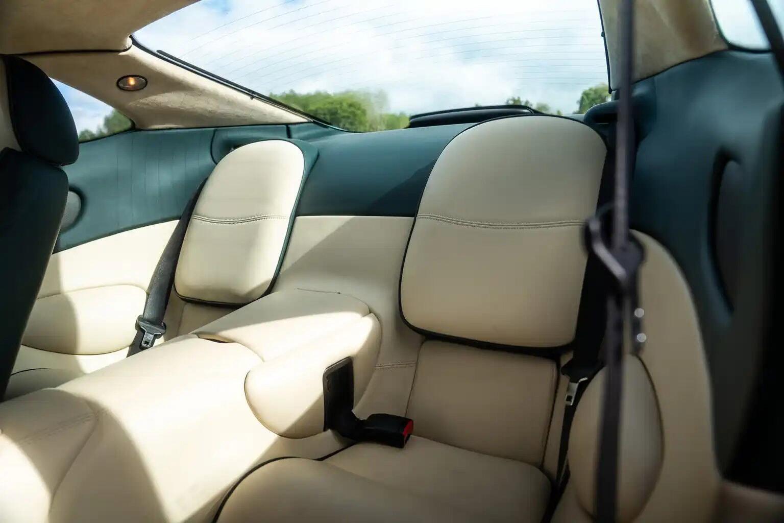 Aston Martin DB7 view 37