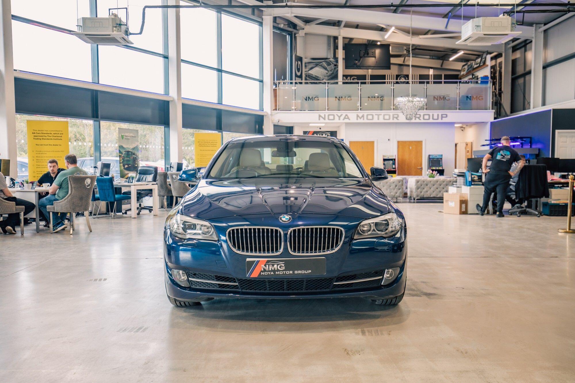 BMW 5 Series view 23