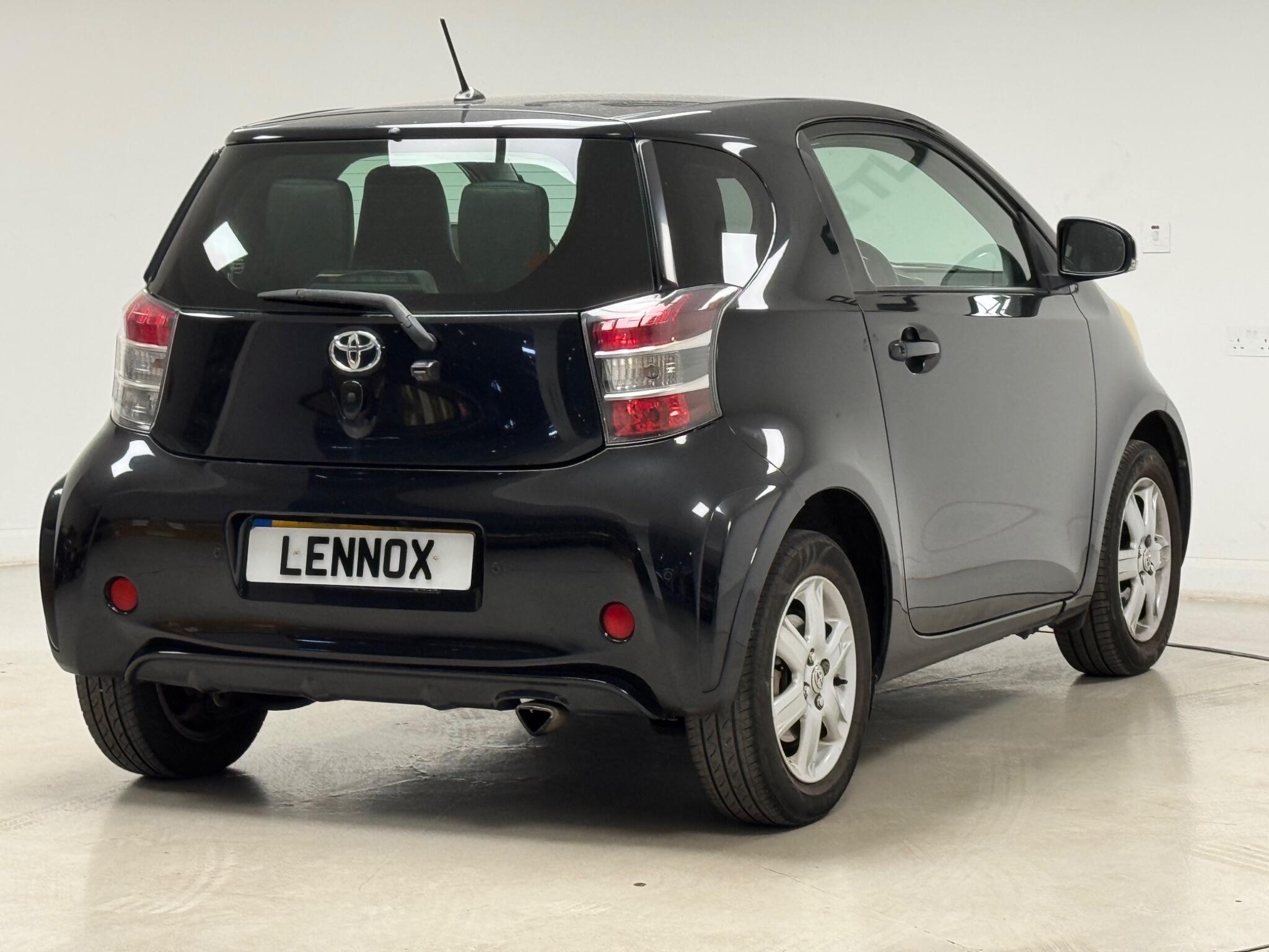 Toyota Iq view 6