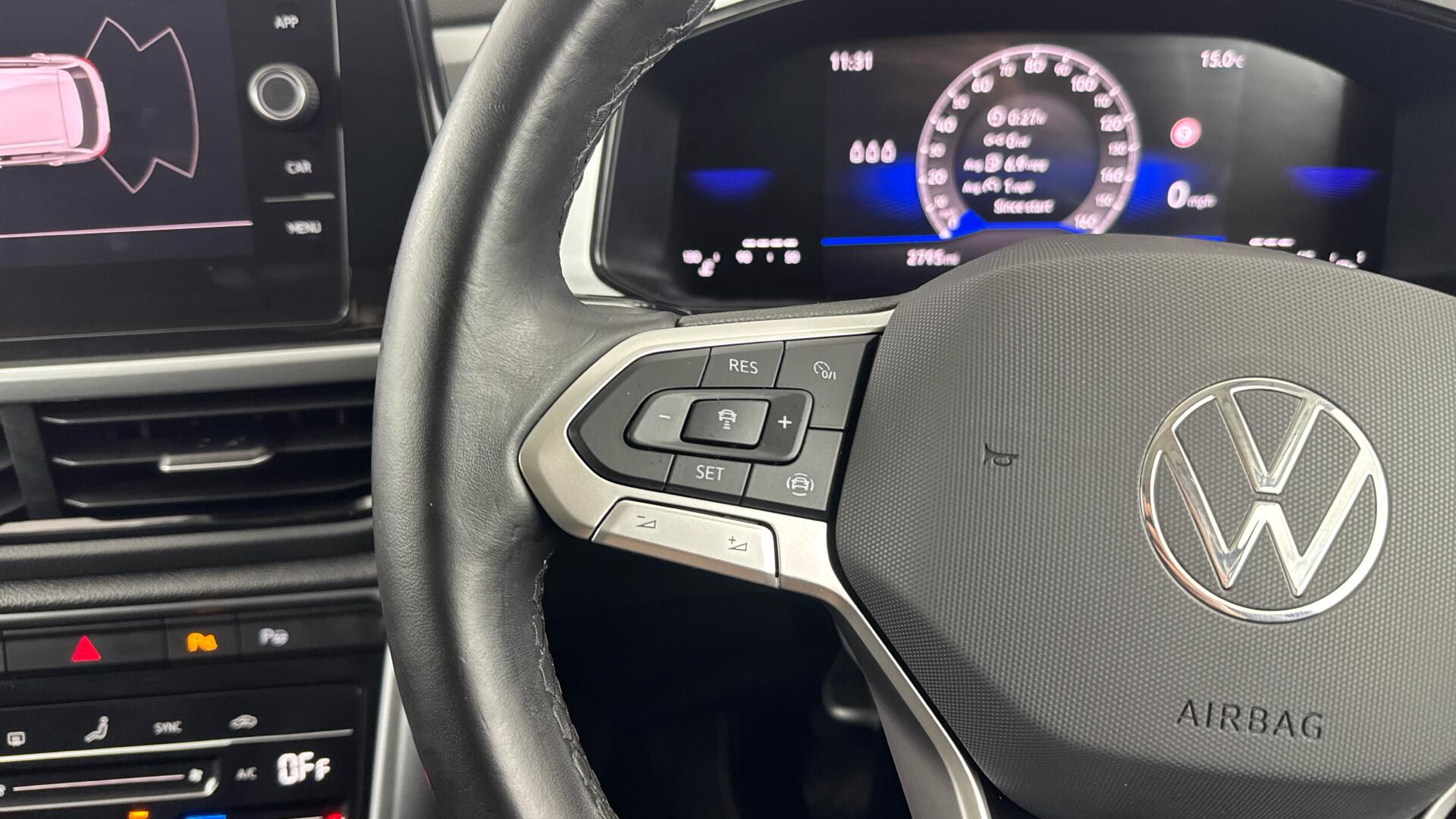 Volkswagen T-Roc view 38