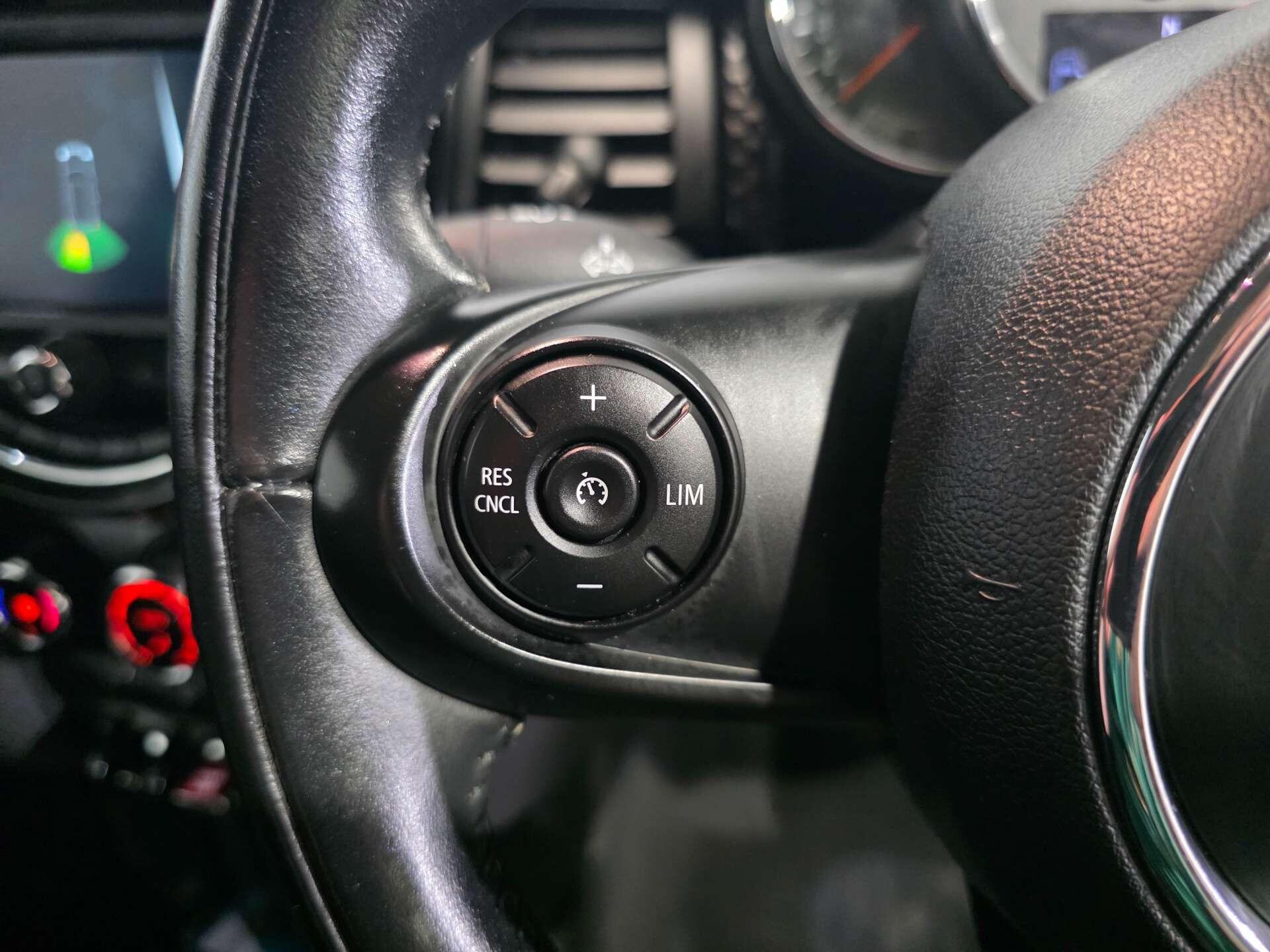 Mini Hatch view 21