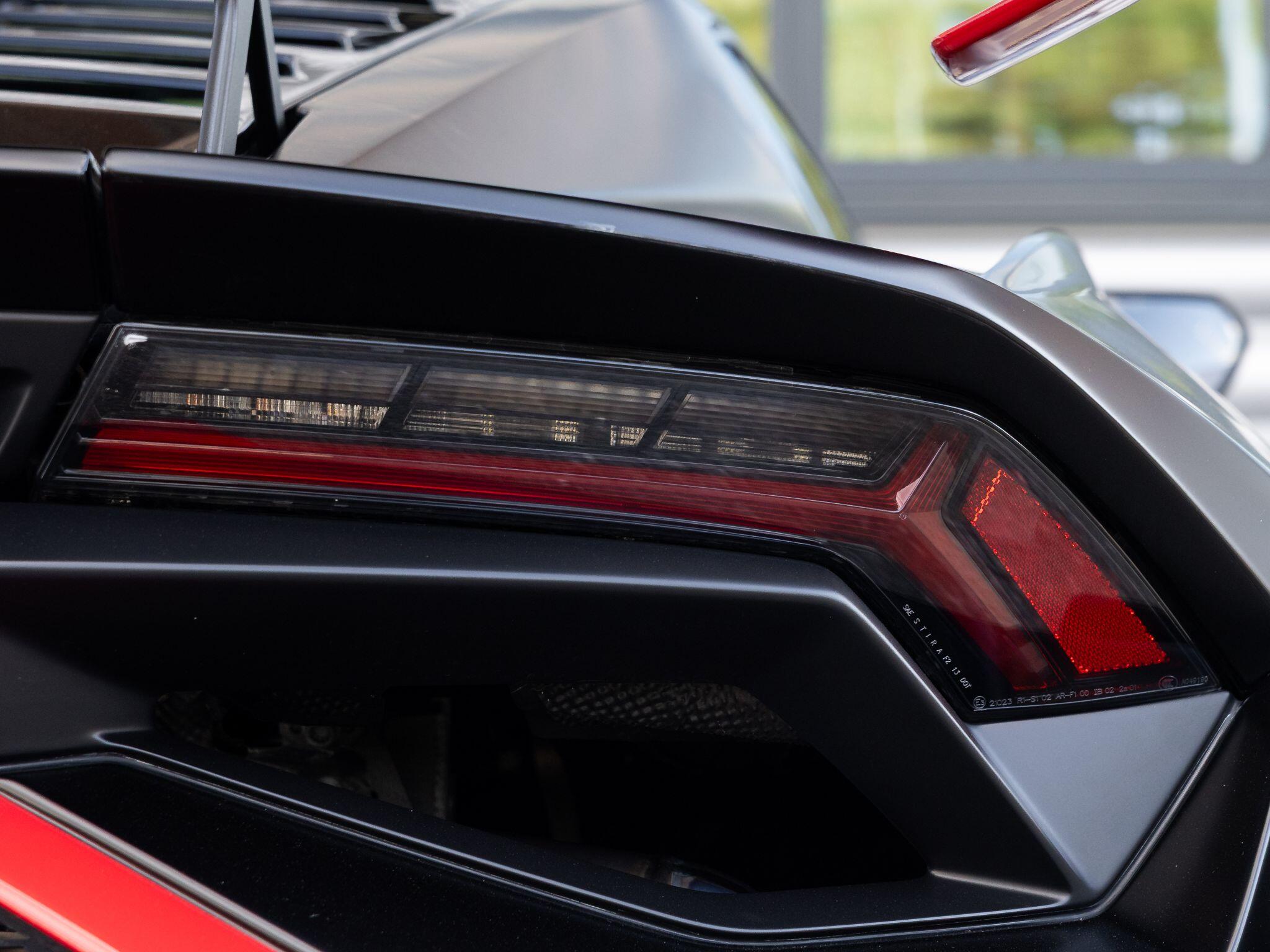 Lamborghini Huracan view 33