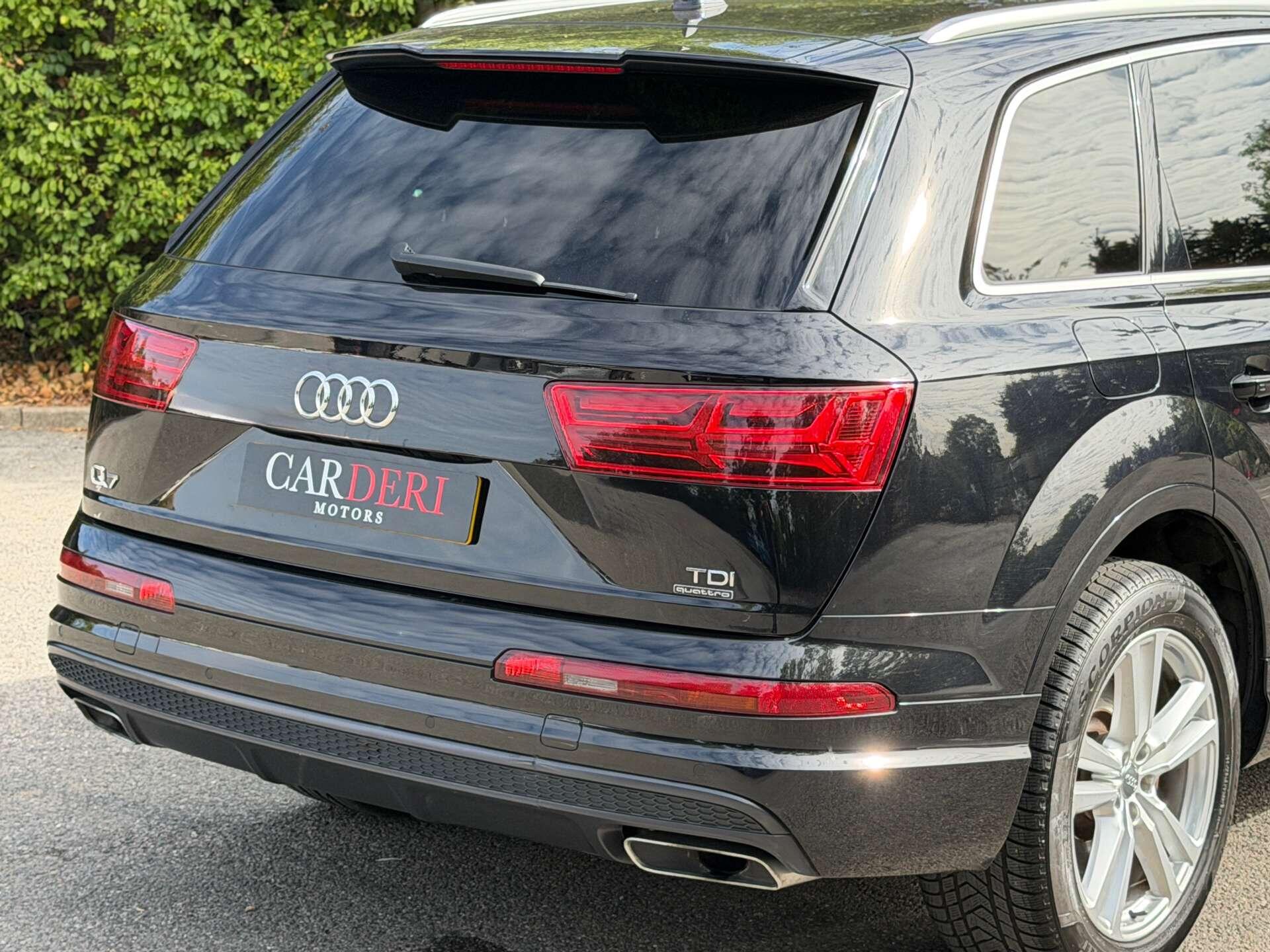 Audi Q7 view 18