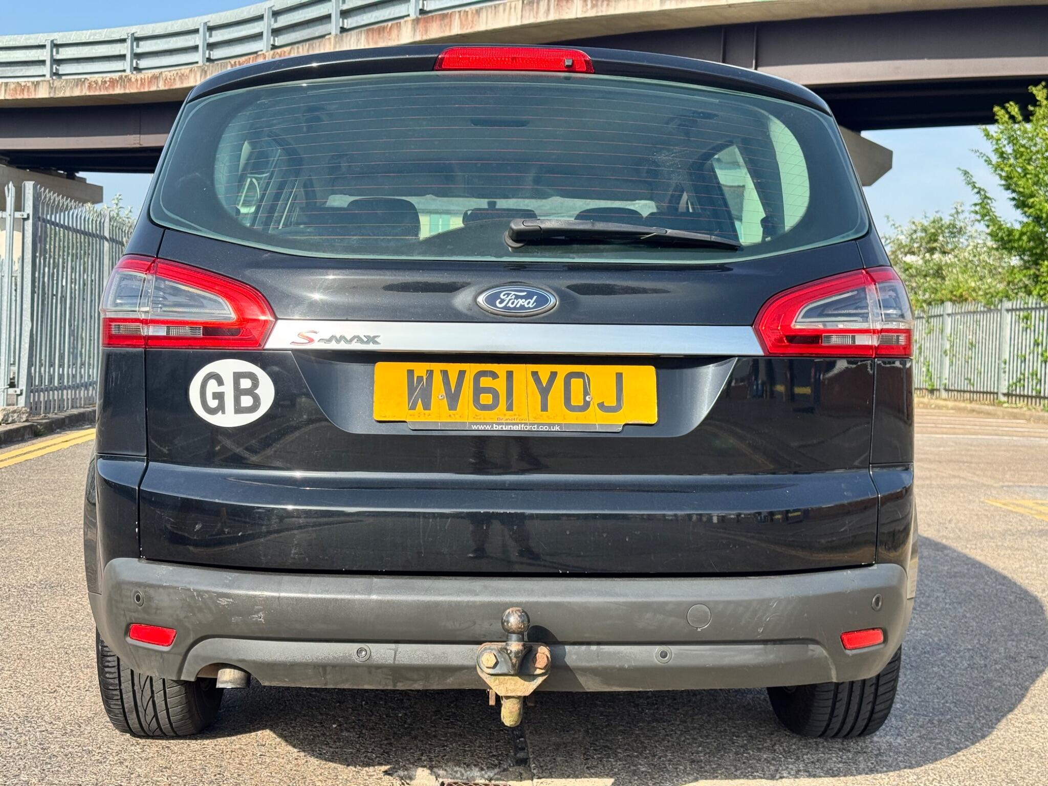 Ford S-Max view 13