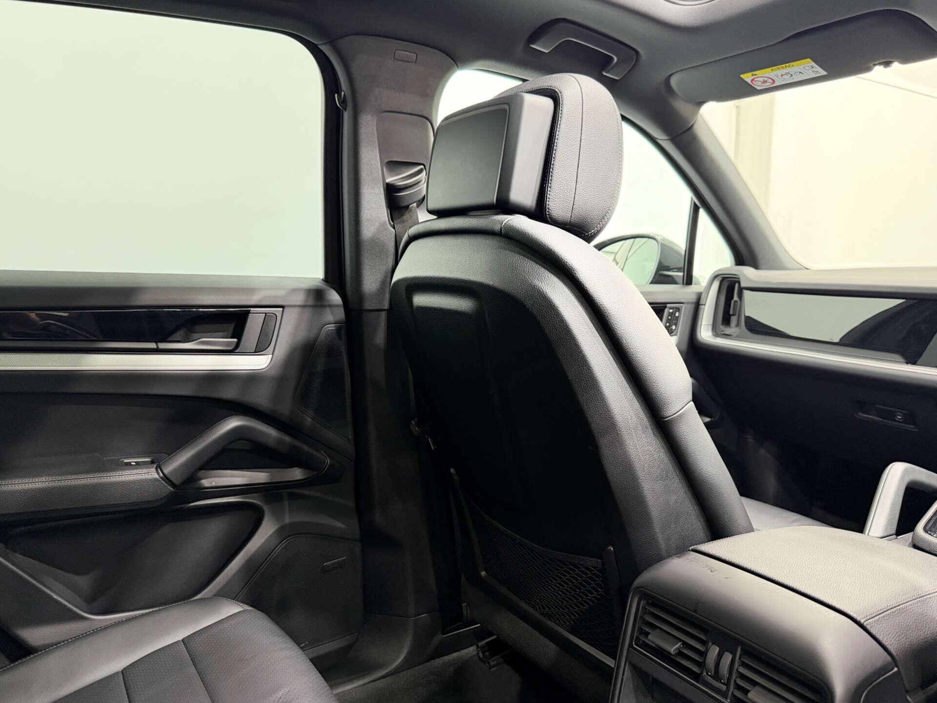 Porsche Cayenne view 15