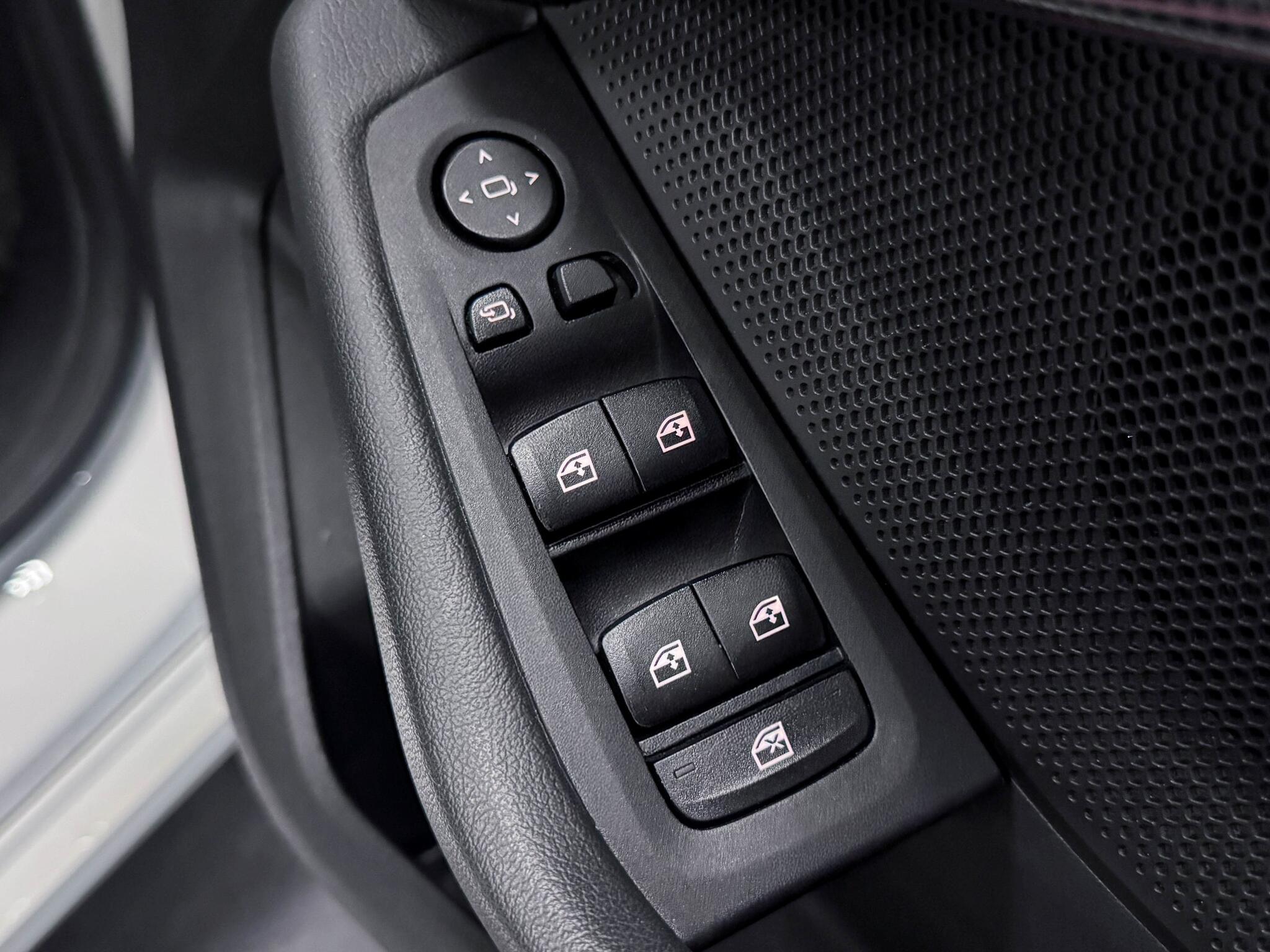 BMW 2 Series view 26