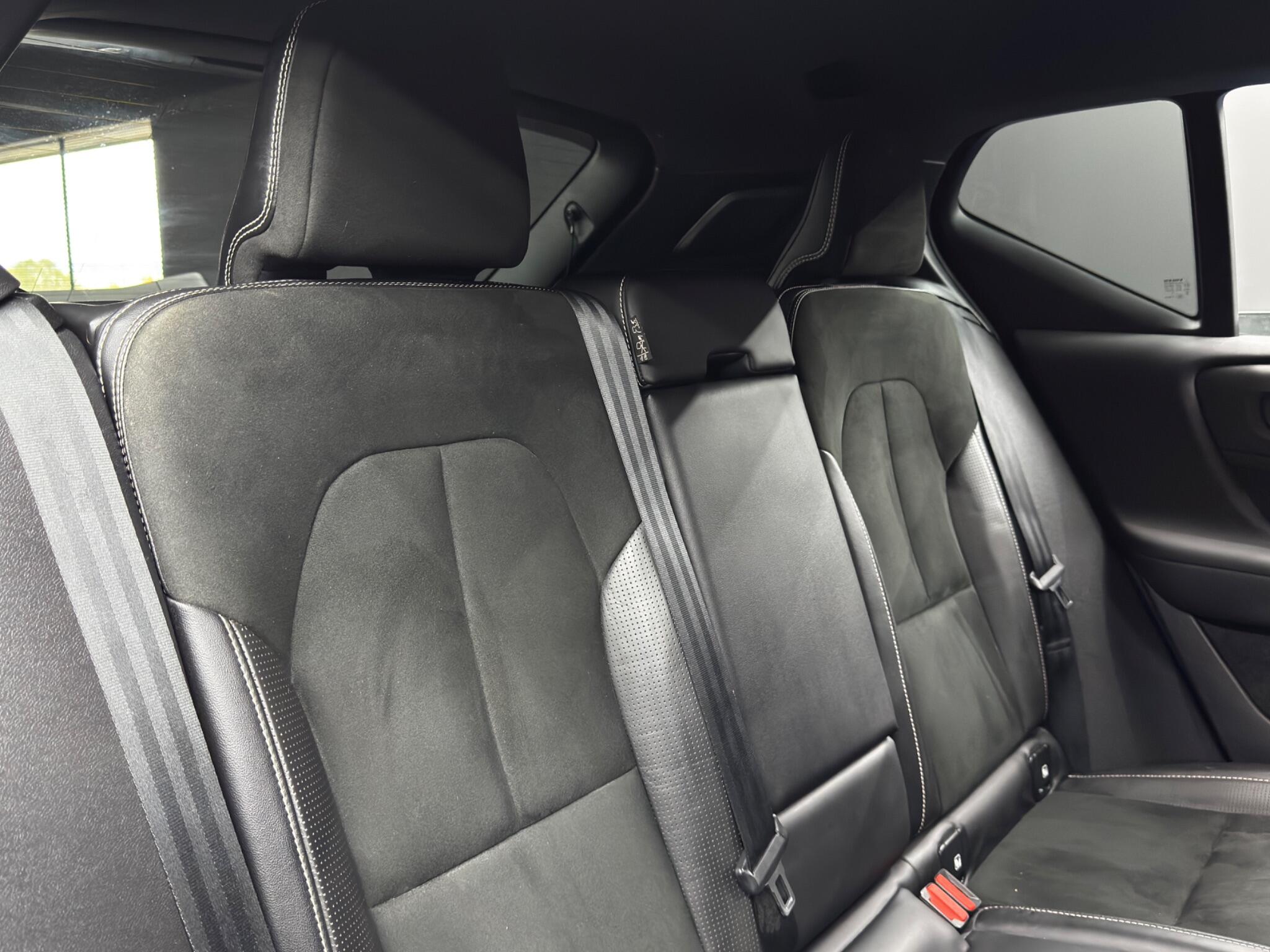 Volvo XC40 view 15