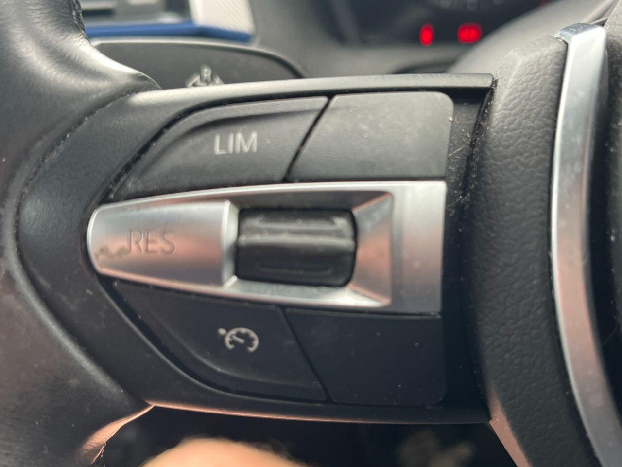 BMW 1 Series view 24