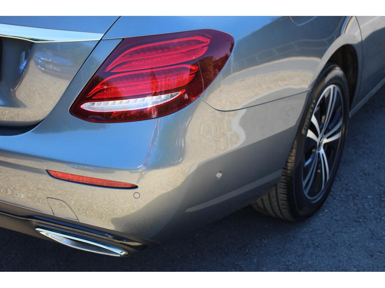 Mercedes-Benz E Class view 40