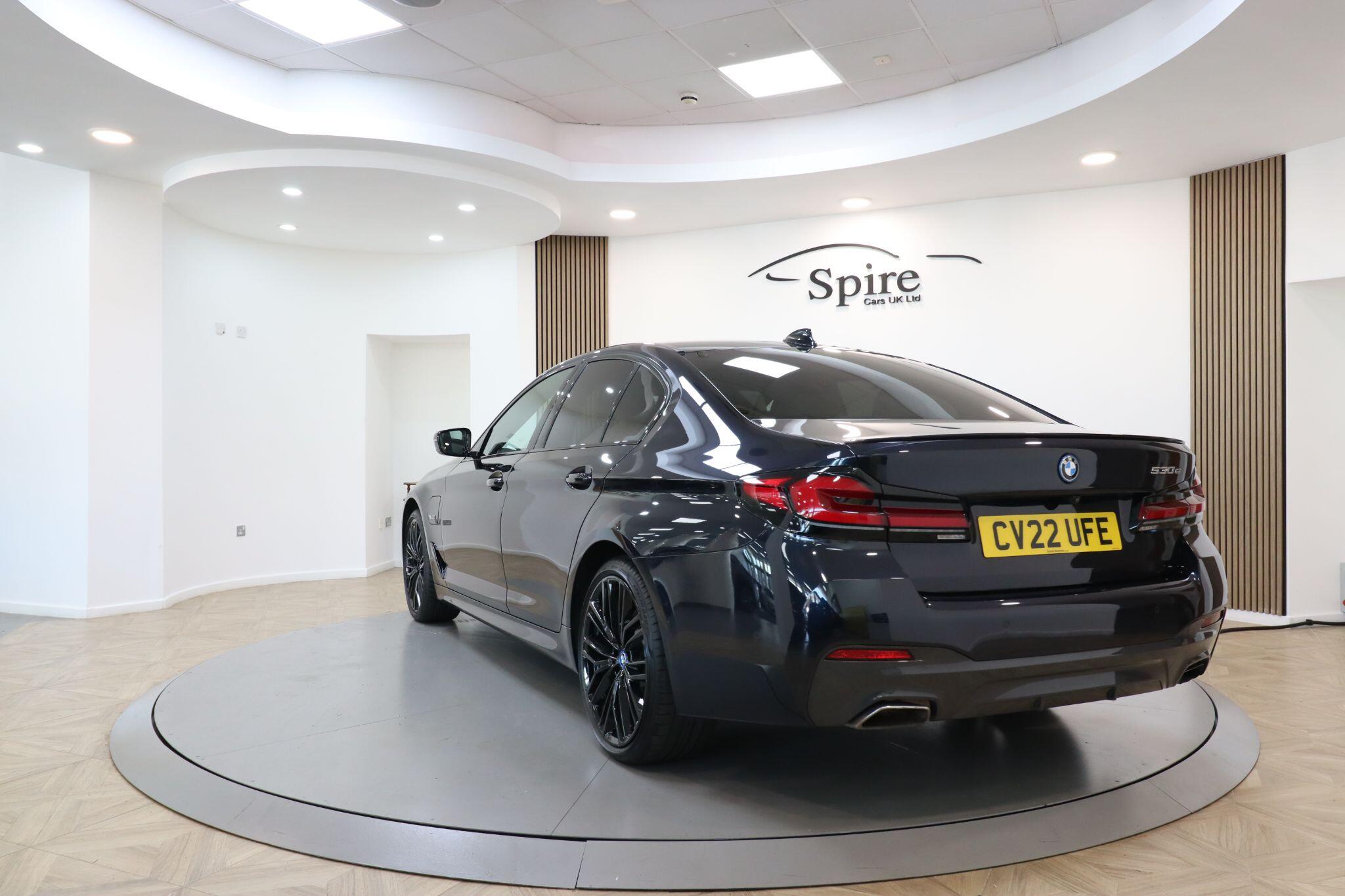 BMW 5 Series view 8