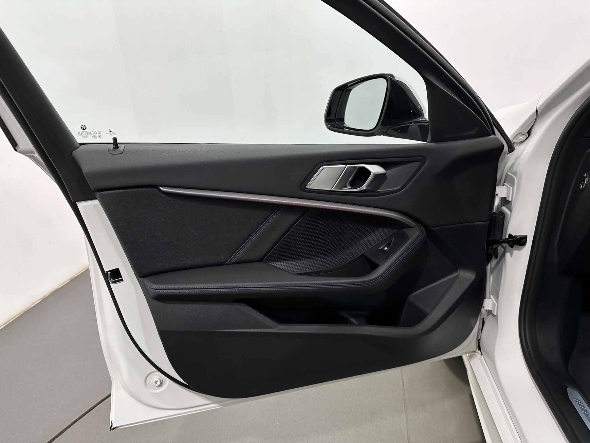 BMW 1 Series view 37