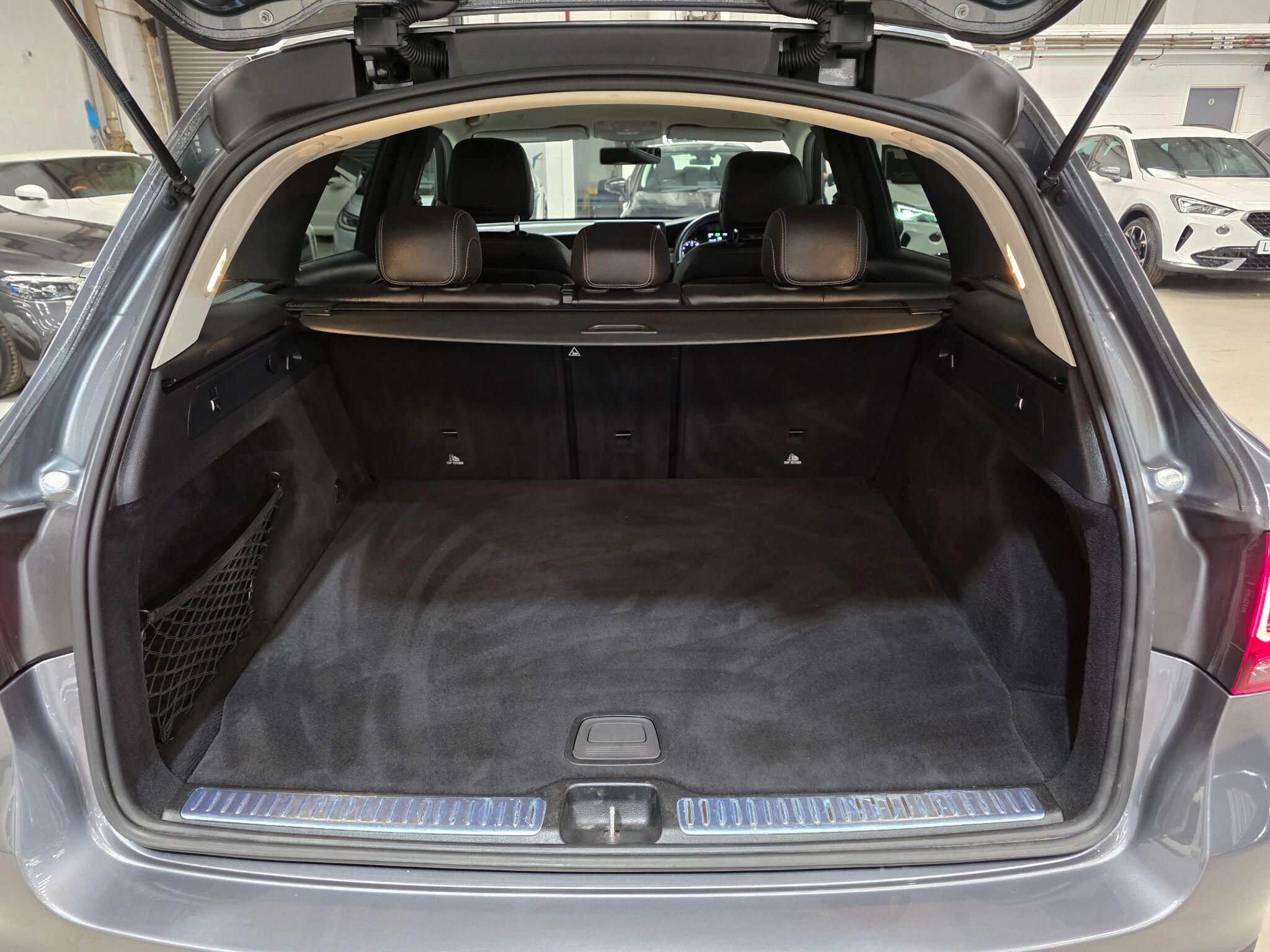 Mercedes-Benz GLC view 32