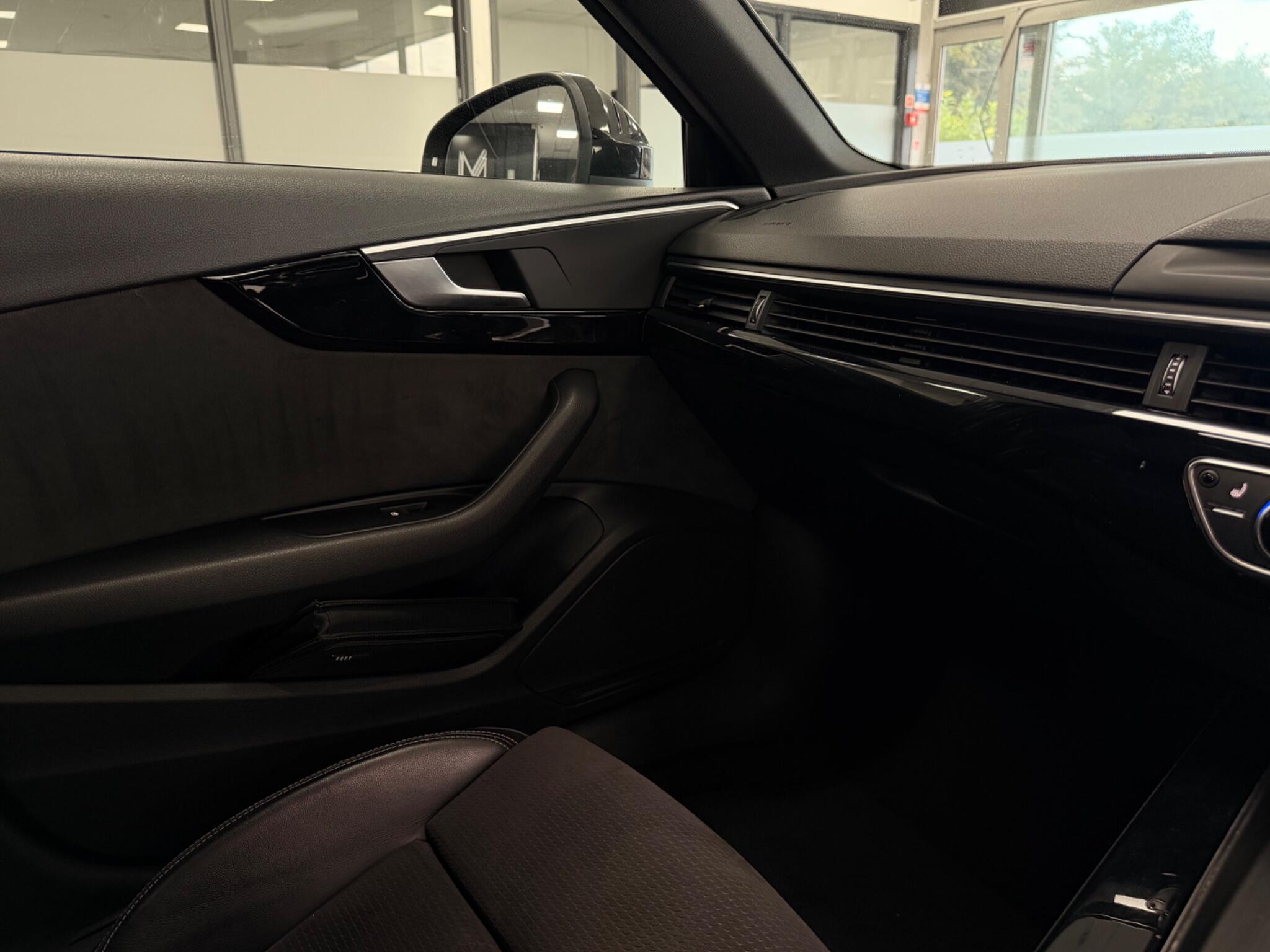 Audi A4 view 14