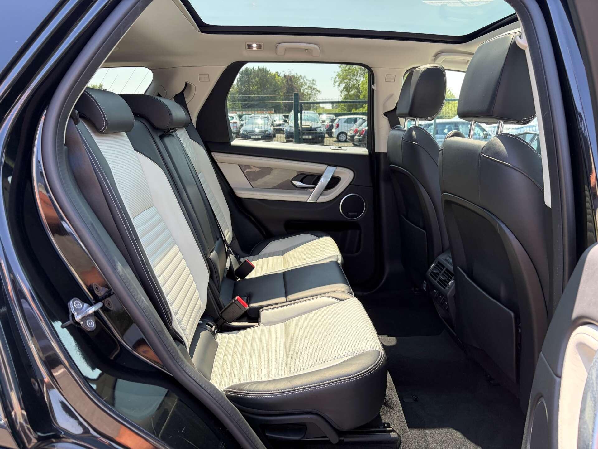 Land Rover Discovery Sport view 27