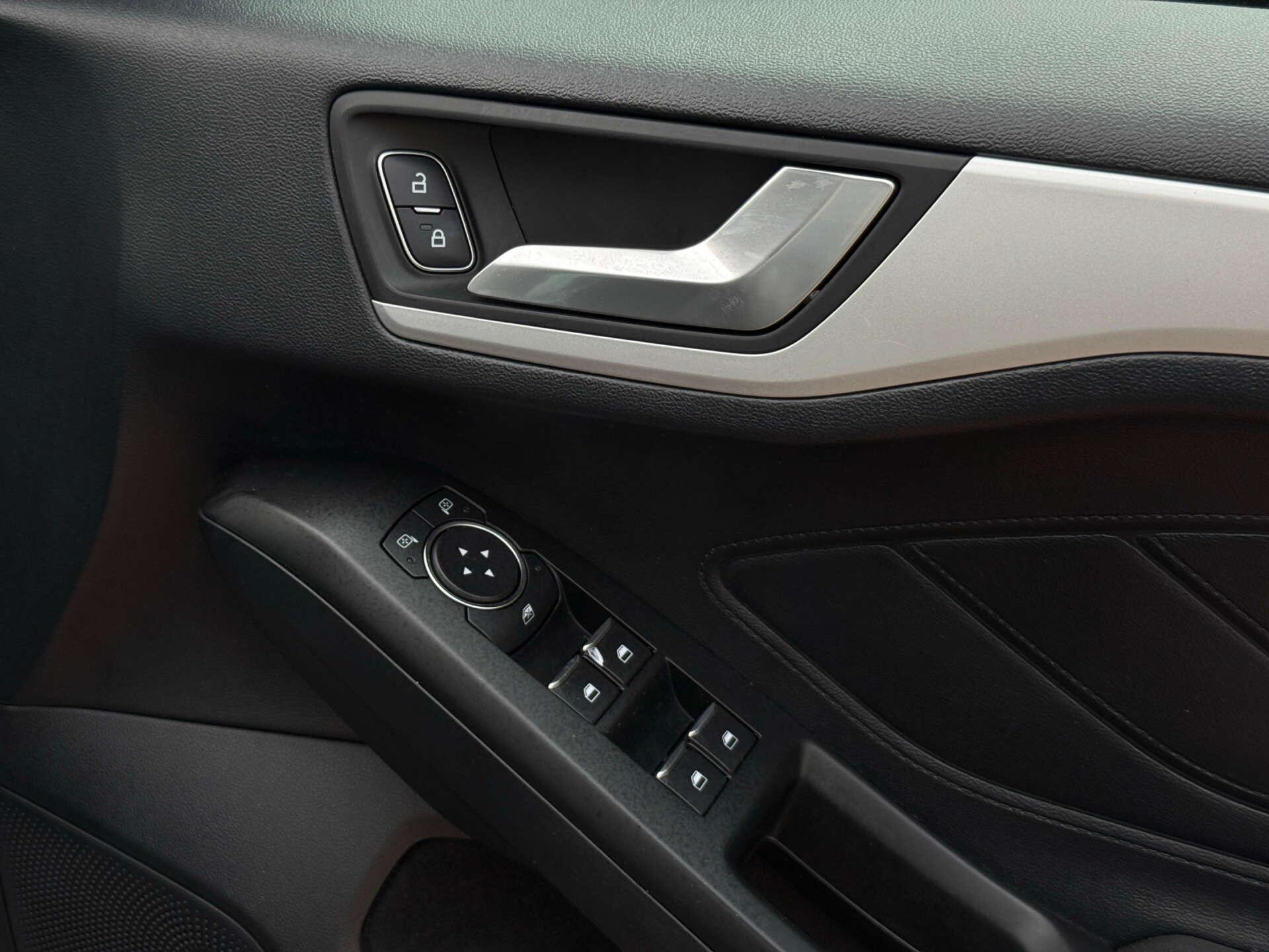 Ford Focus view 16