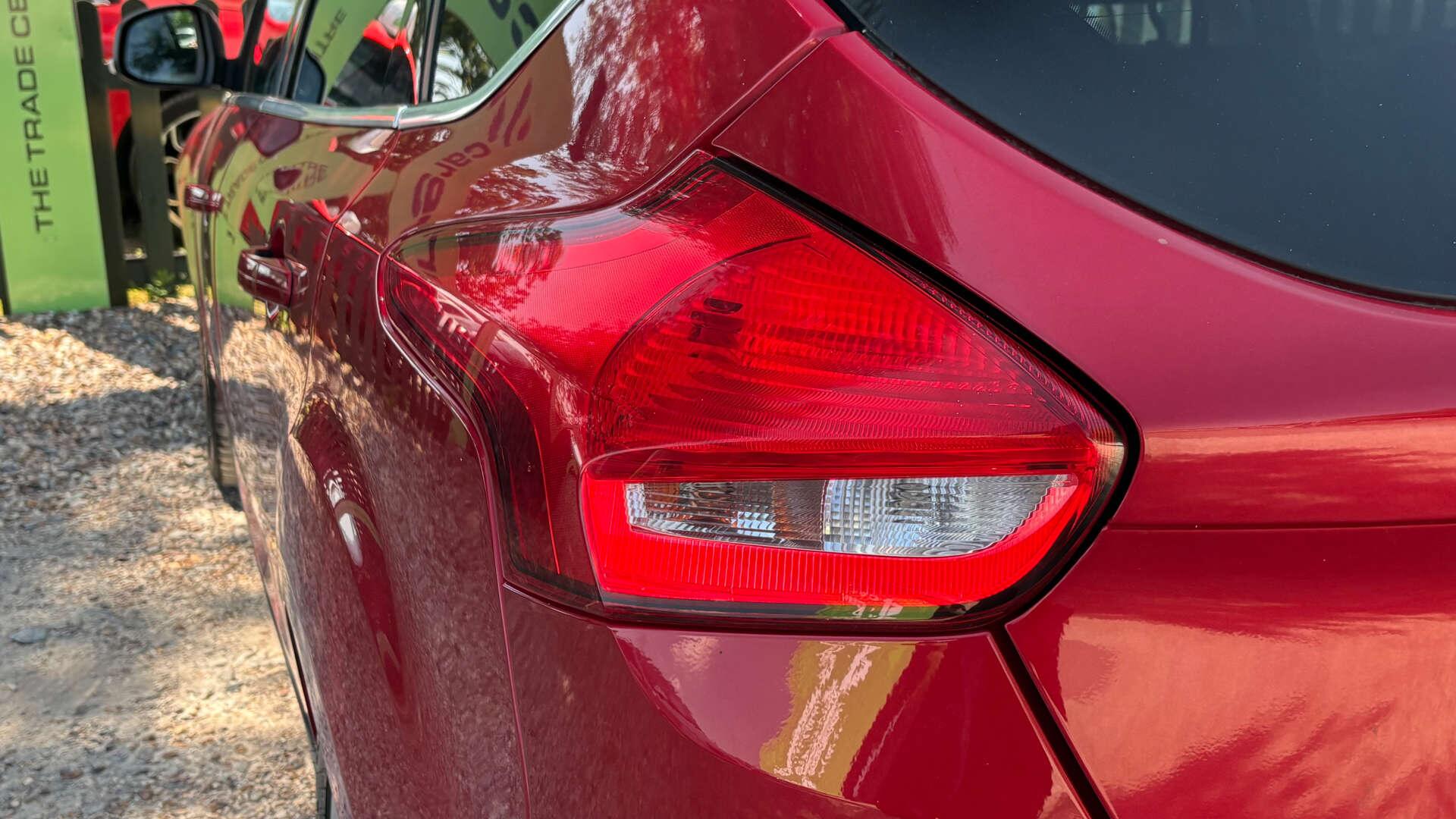 Ford Focus view 39