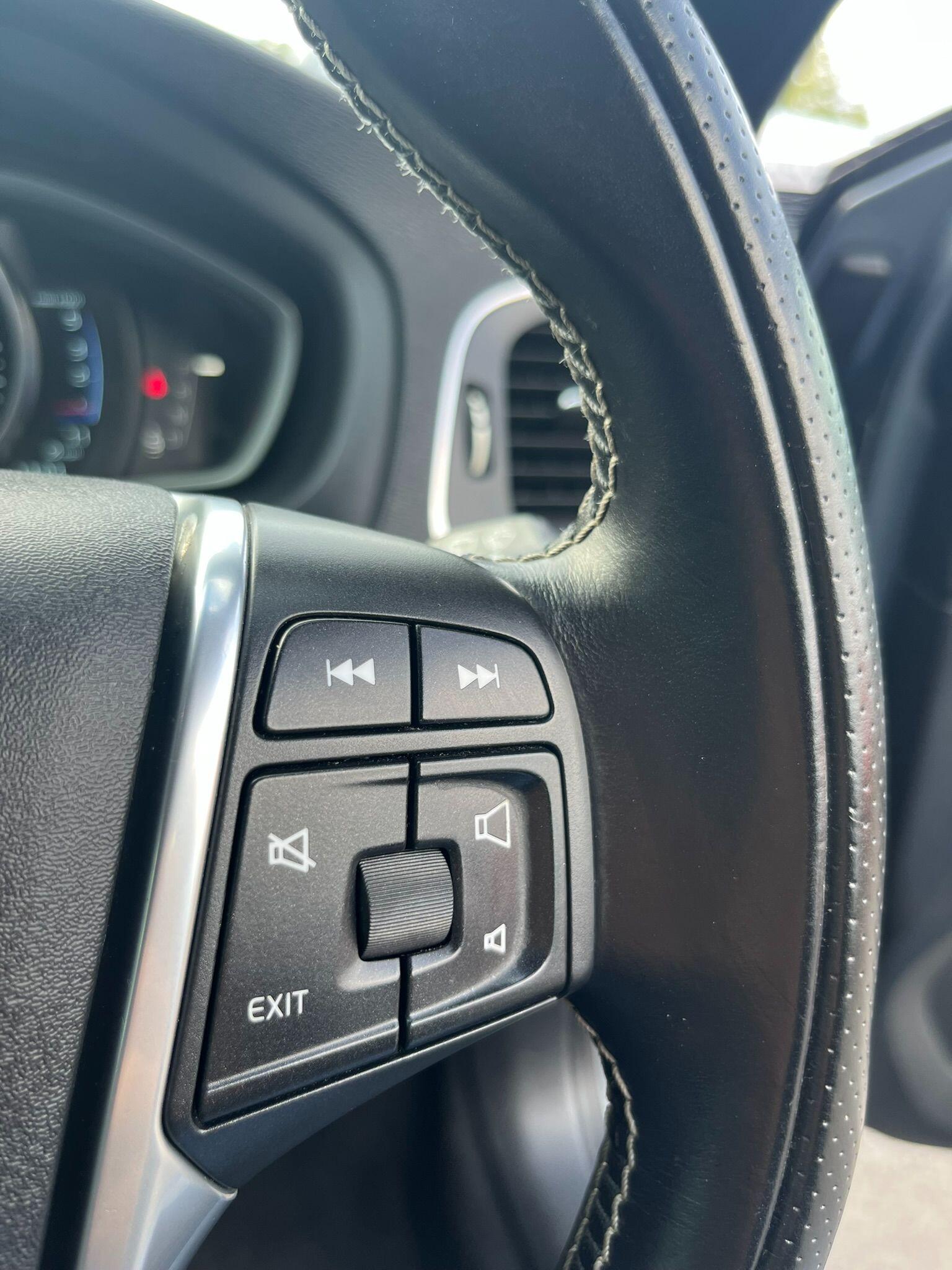 Volvo V40 view 18