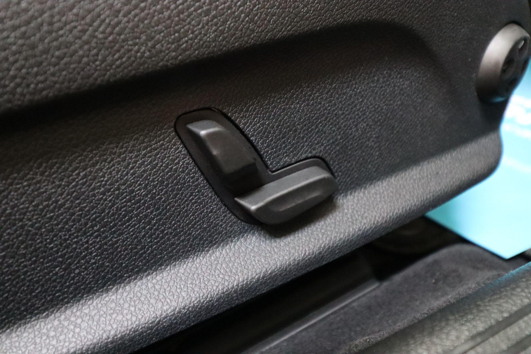 Mercedes-Benz C Class view 18