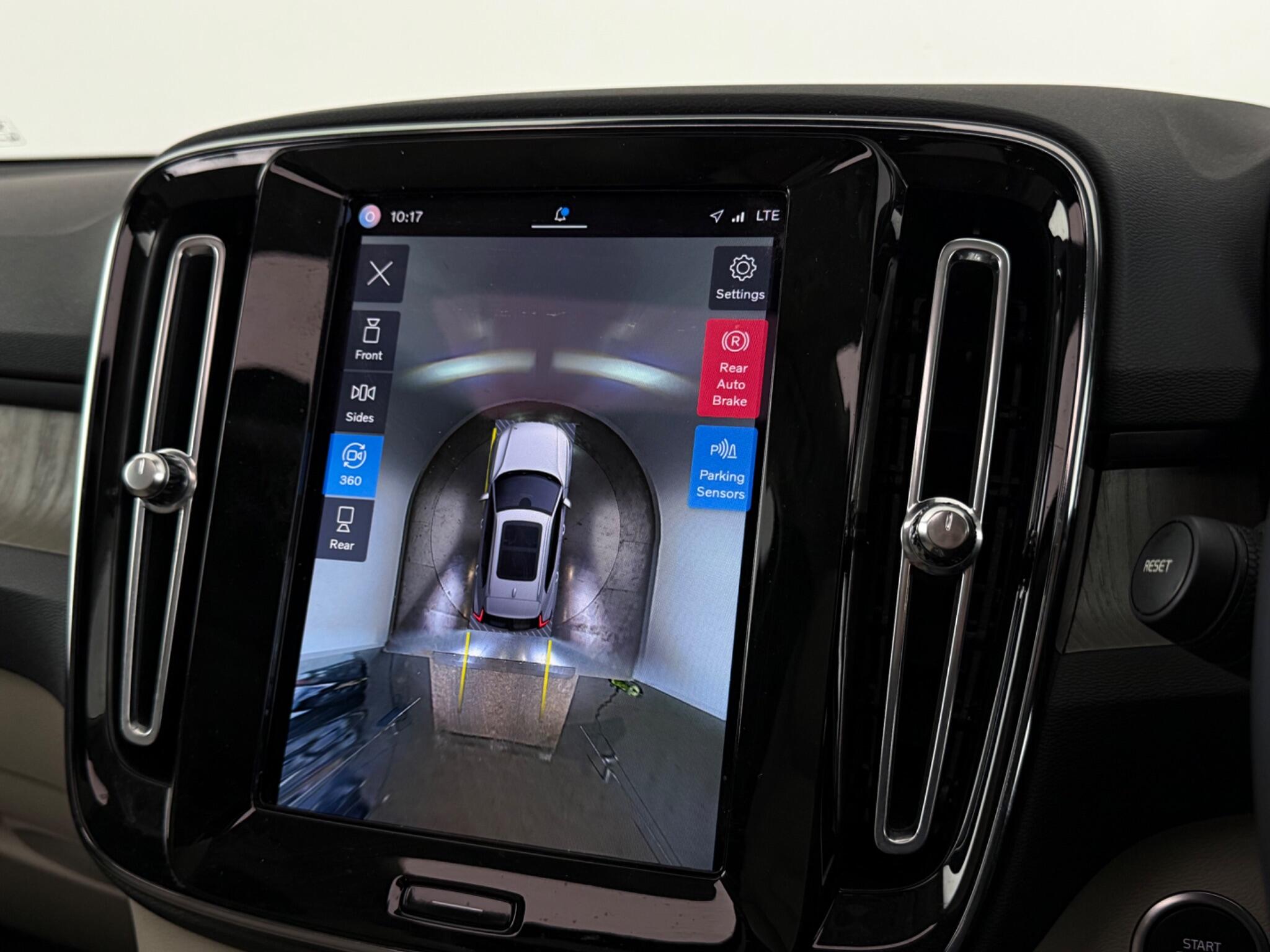 Volvo XC40 view 30