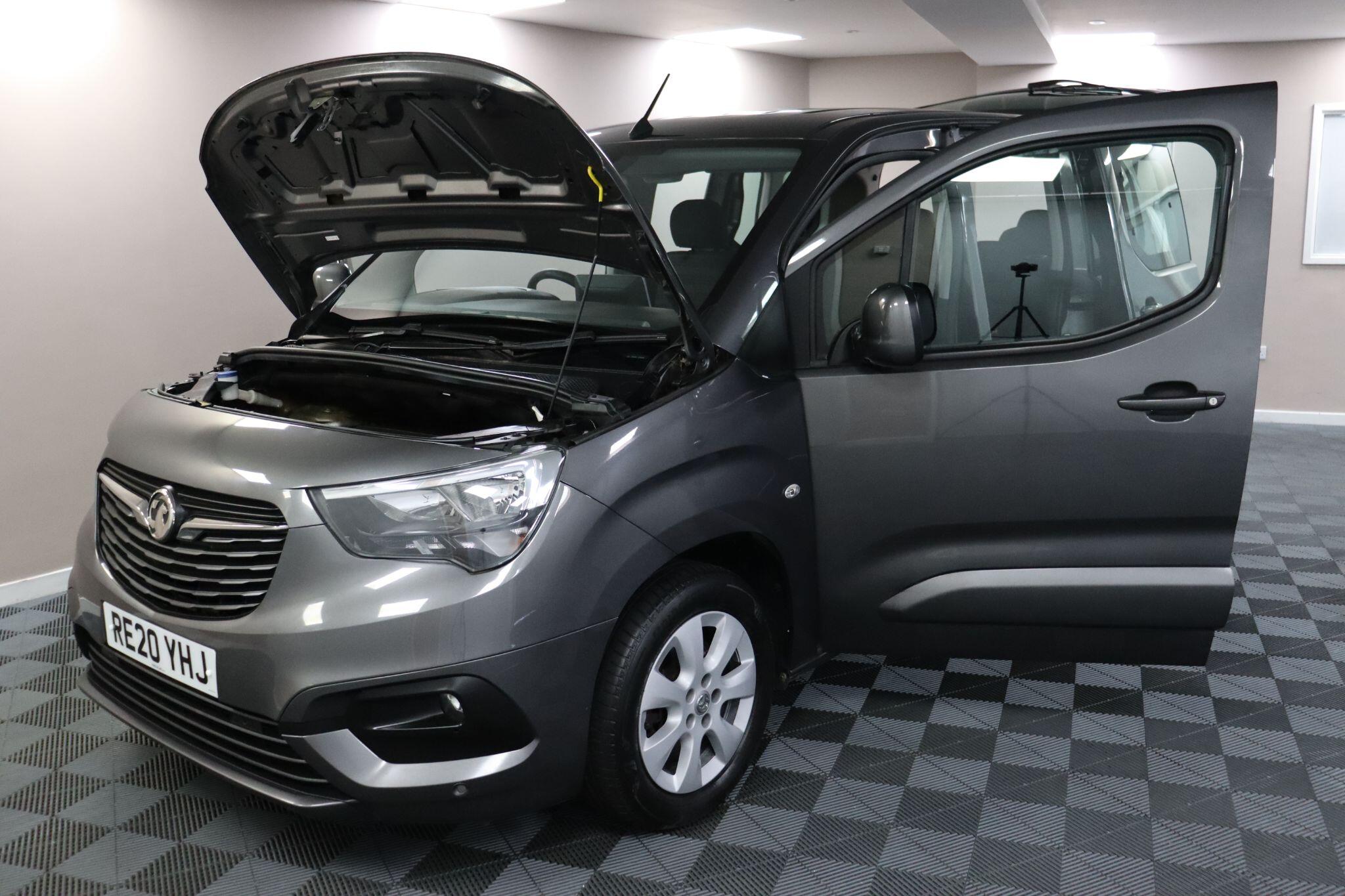 Vauxhall Combo Life view 16