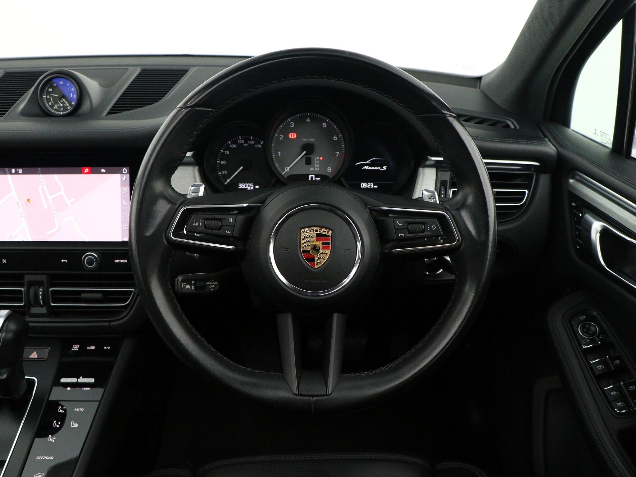 Porsche Macan view 37