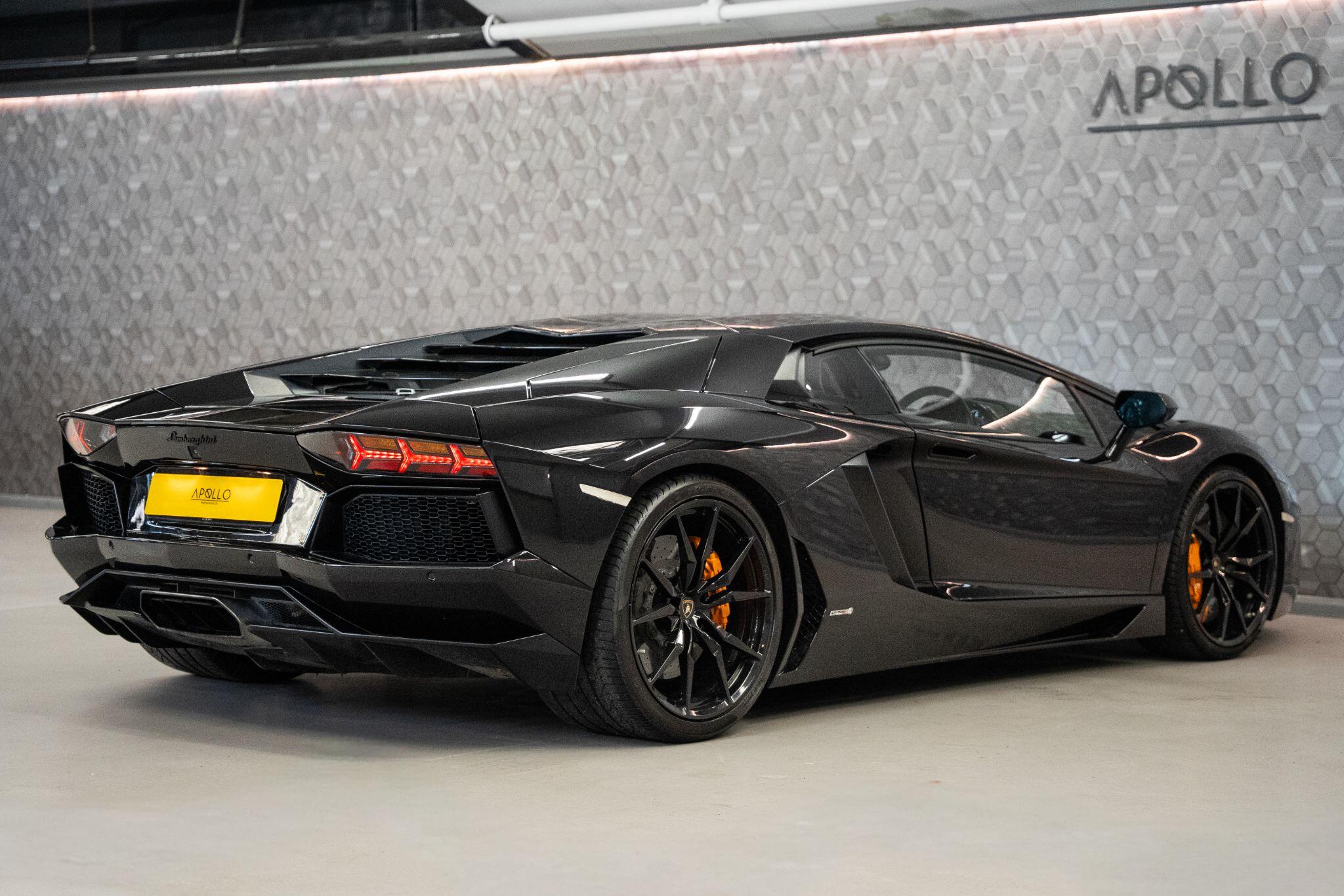 Lamborghini Aventador view 9