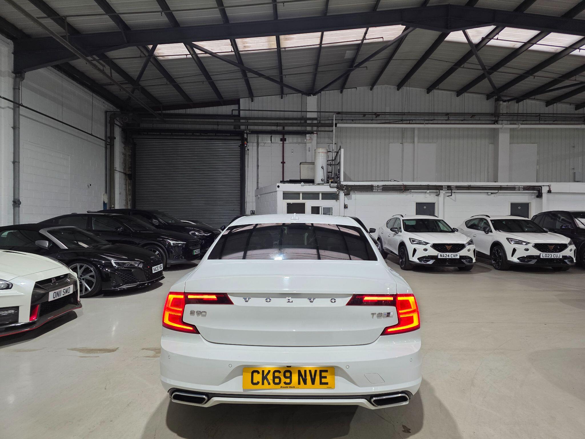 Volvo S90 view 4