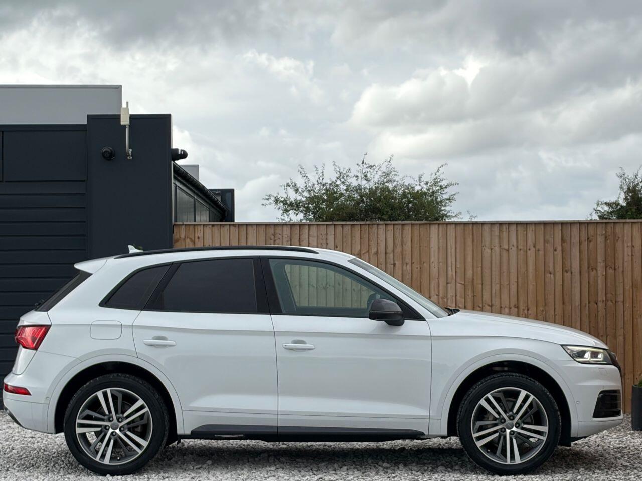 Audi Q5 view 7