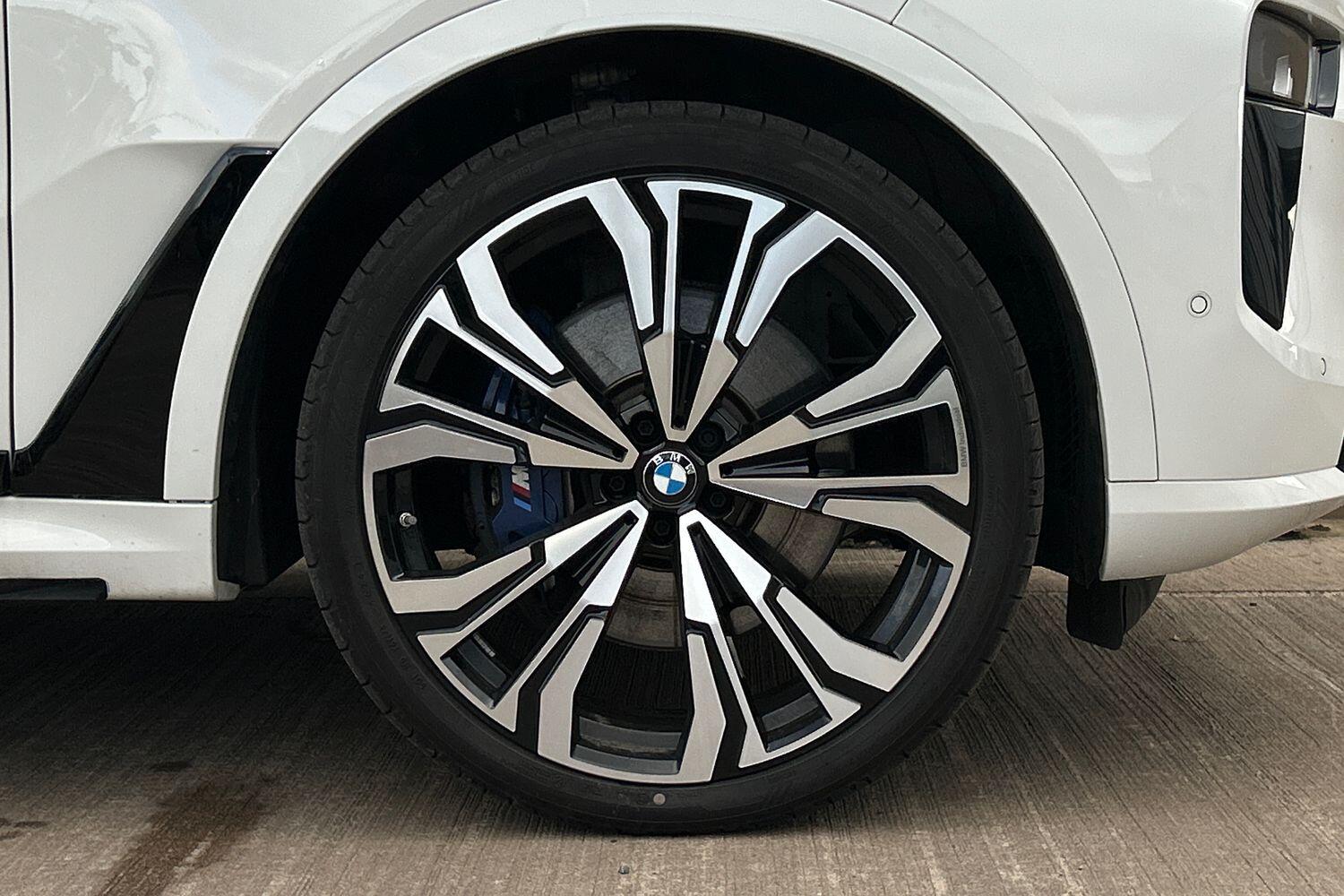 BMW X7 view 15