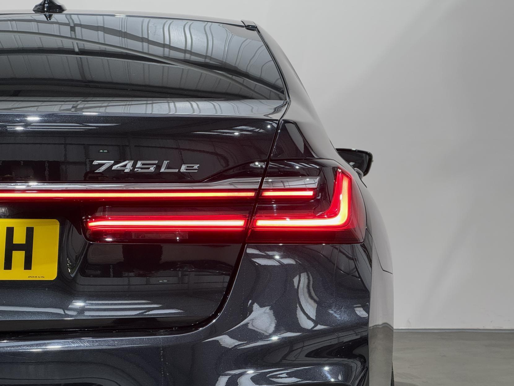BMW 7 Series view 15
