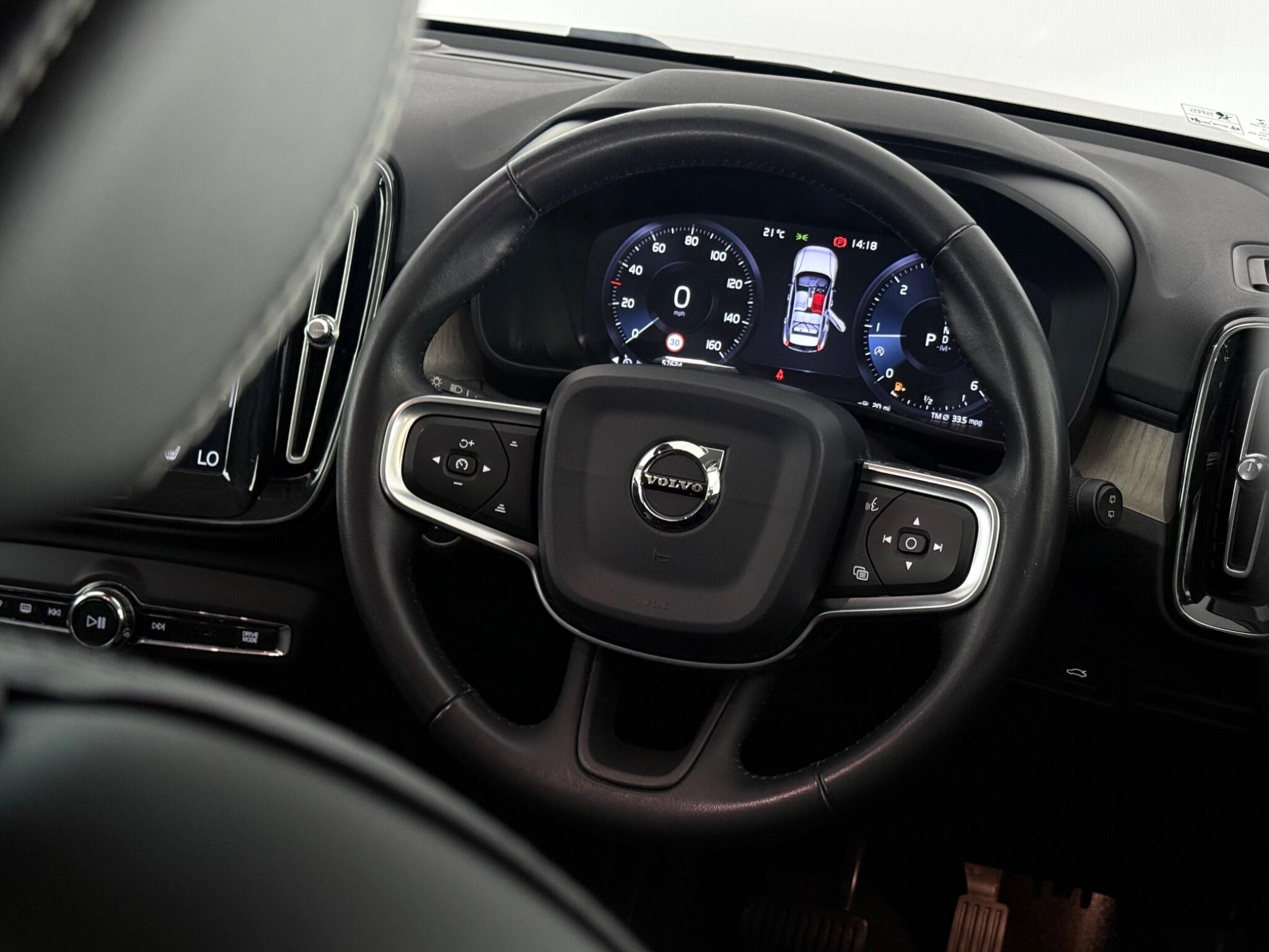 Volvo XC40 view 14