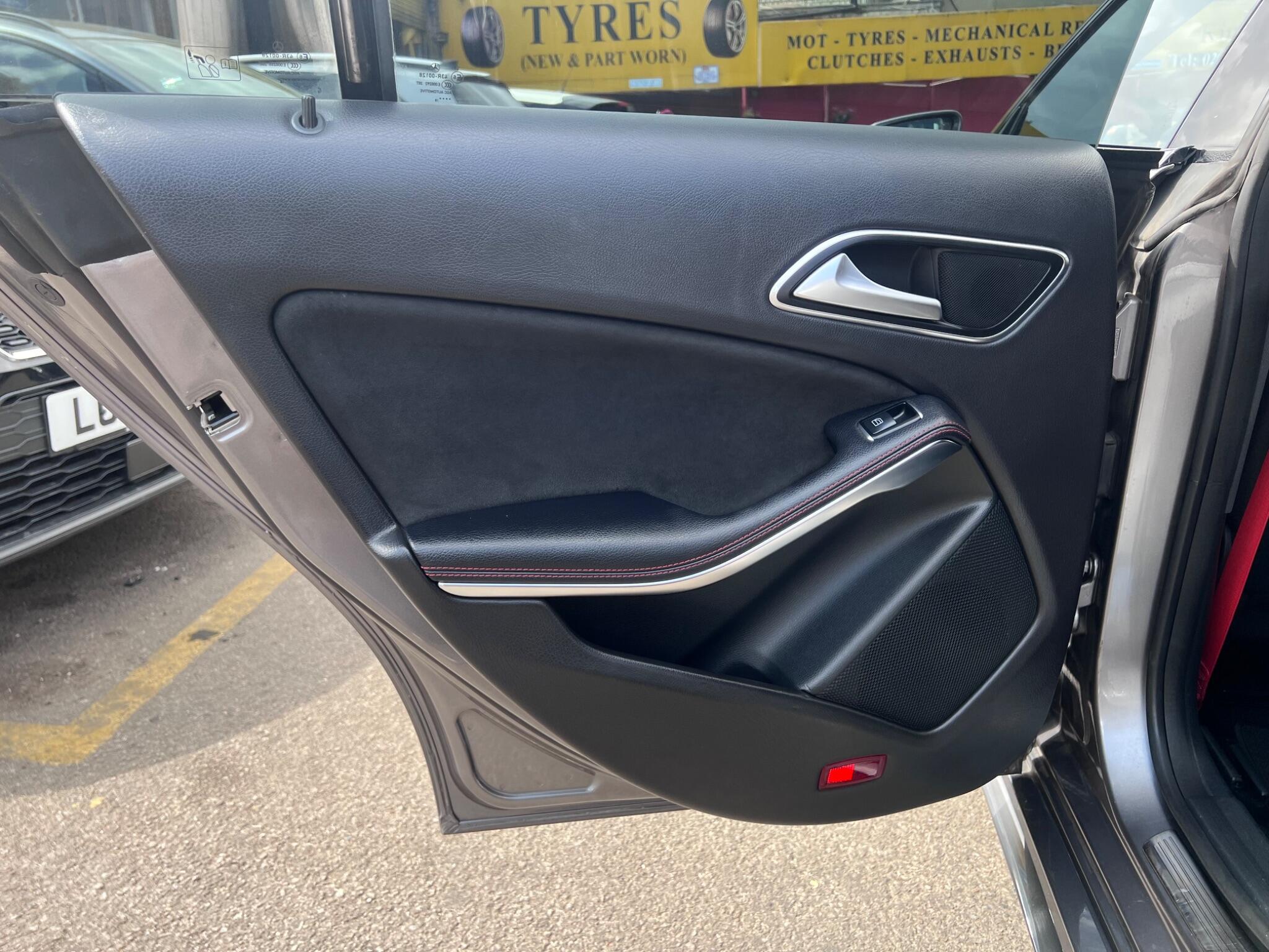 Mercedes-Benz Cla view 33