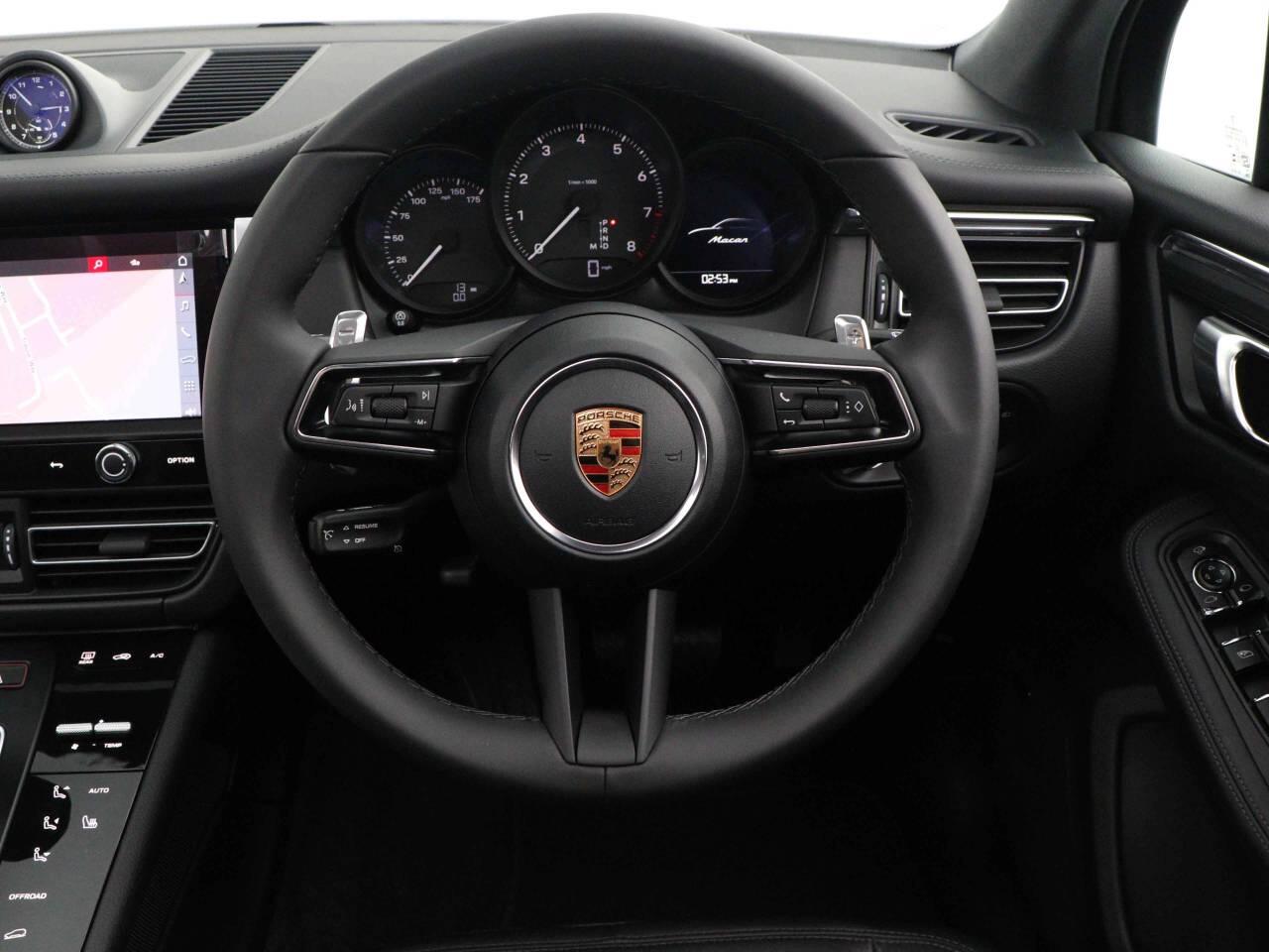 Porsche Macan view 24