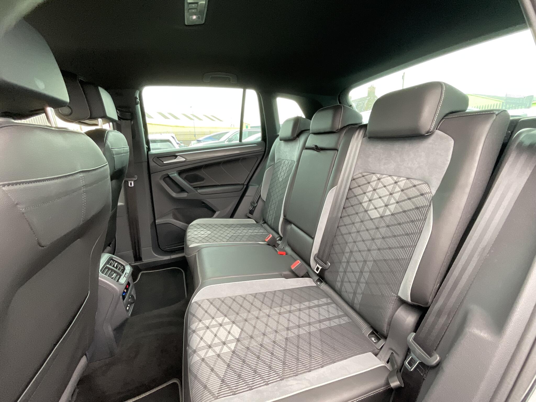 Volkswagen Tiguan view 14