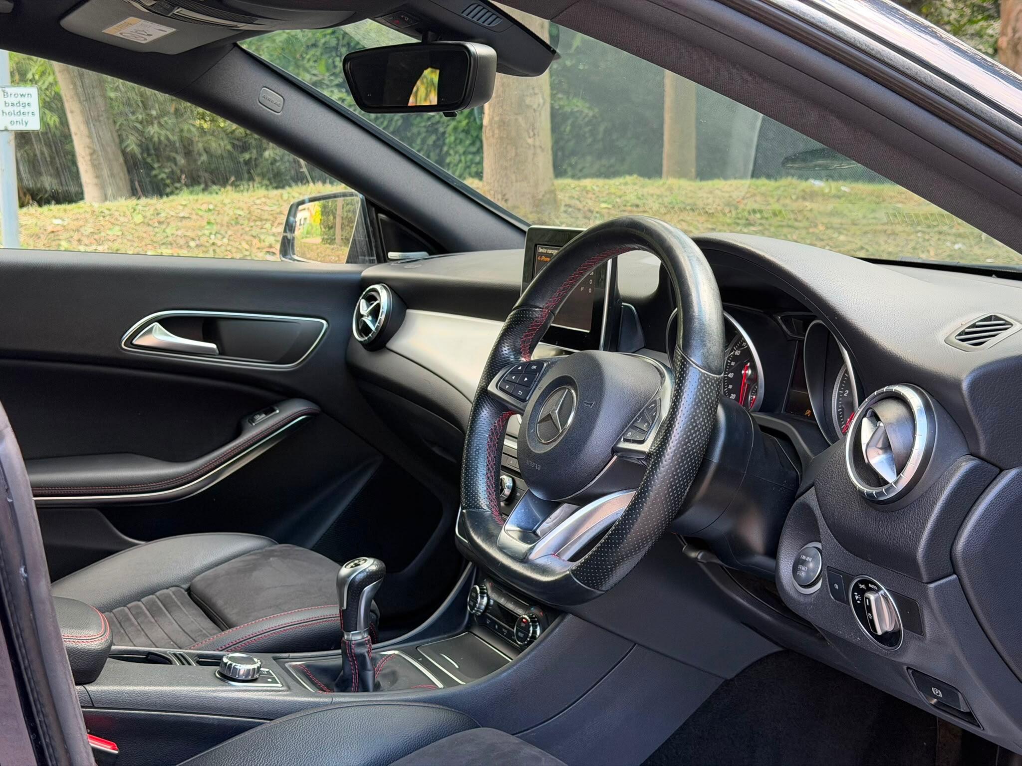 Mercedes-Benz Cla view 10