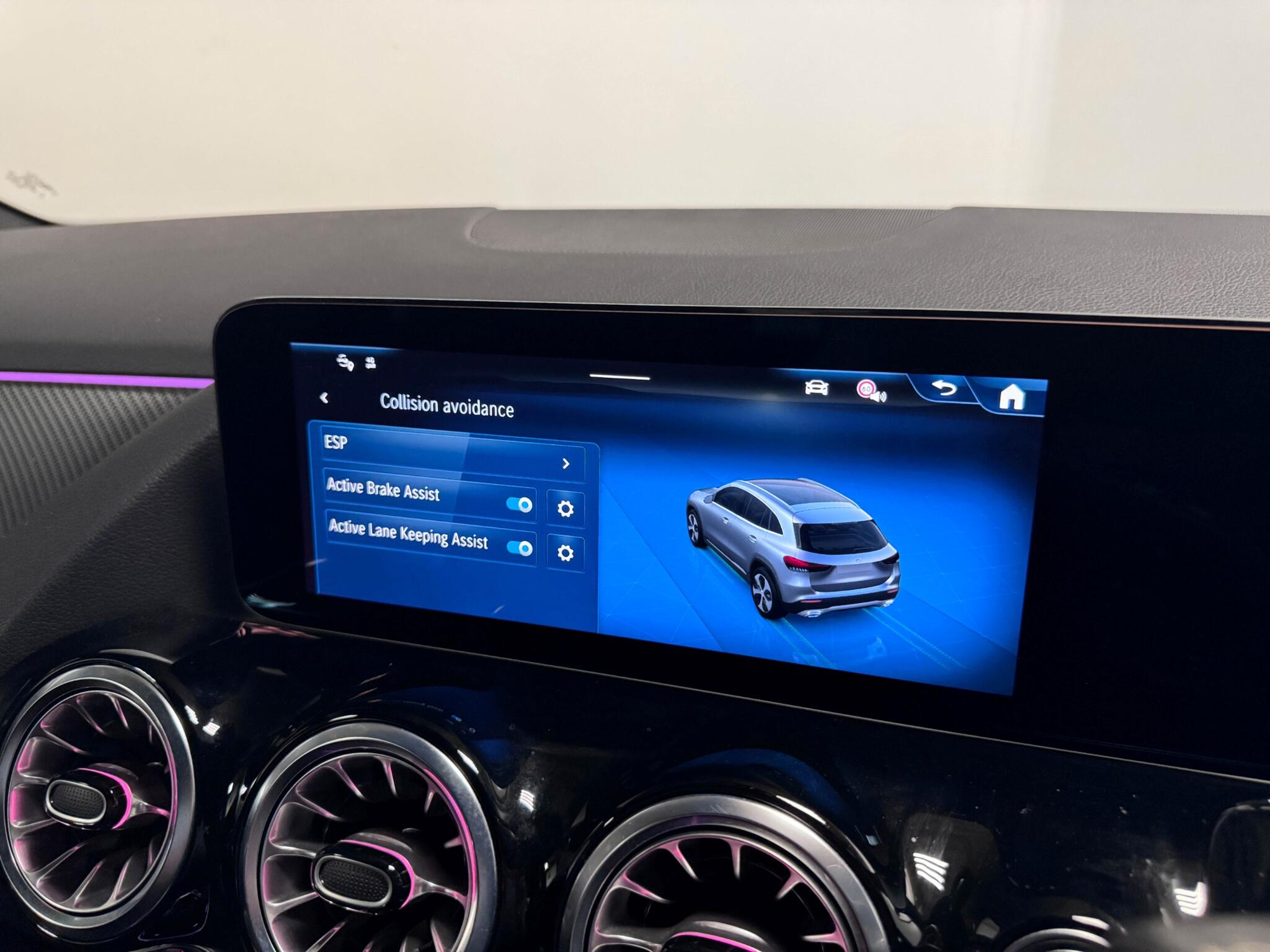 Mercedes-Benz Gla view 53