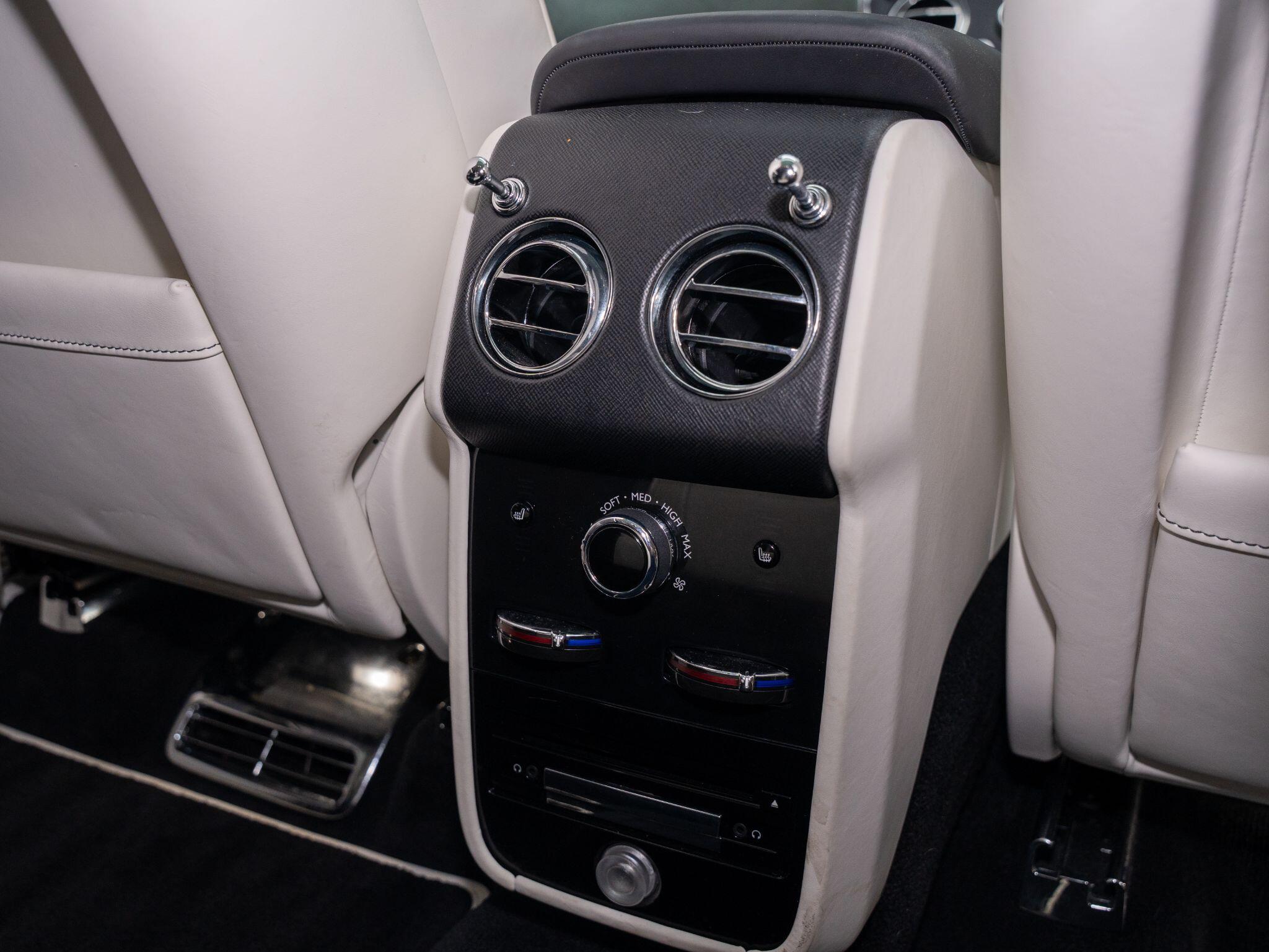 Rolls-Royce Cullinan view 18