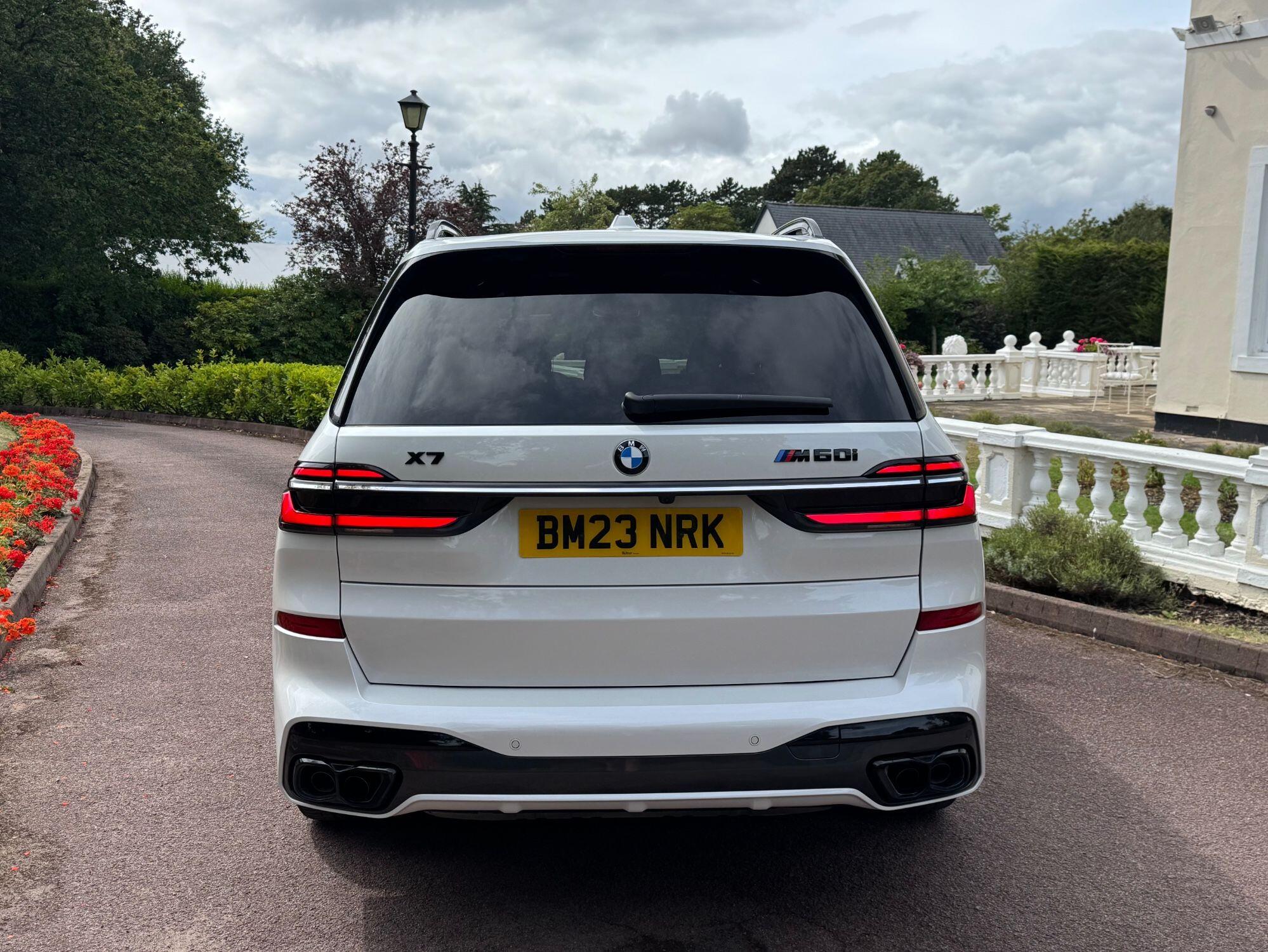 BMW X7 view 12