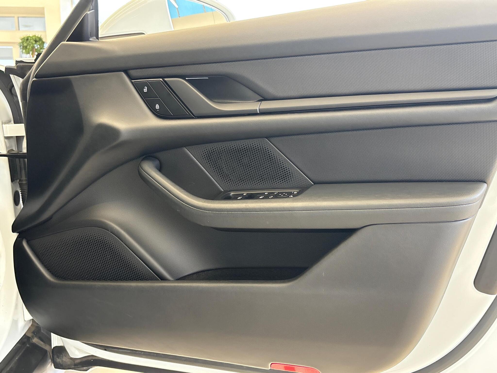 Porsche Taycan view 20